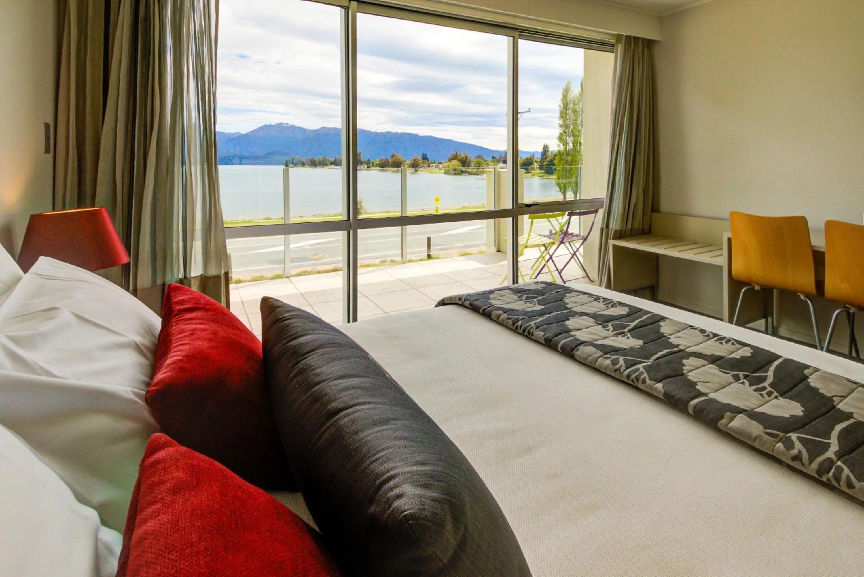 Bed in Marakura Deluxe Motel