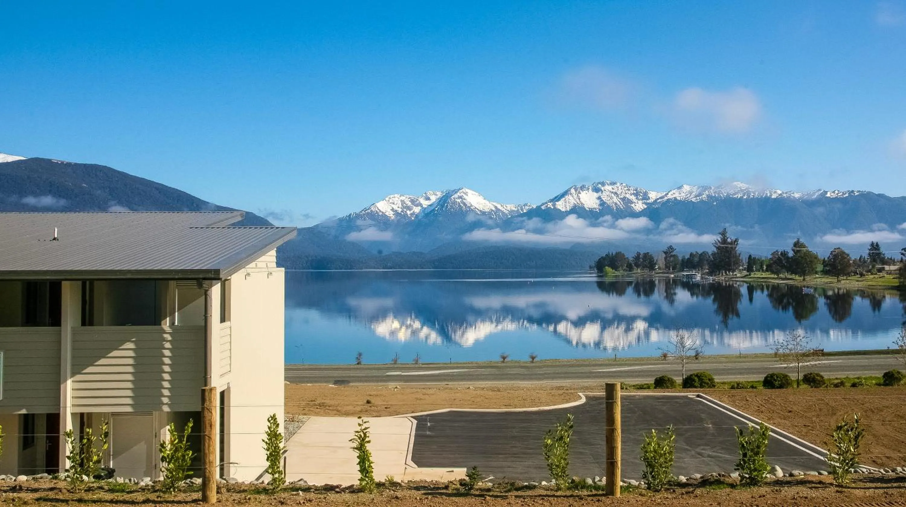 Property building in Marakura Deluxe Motel