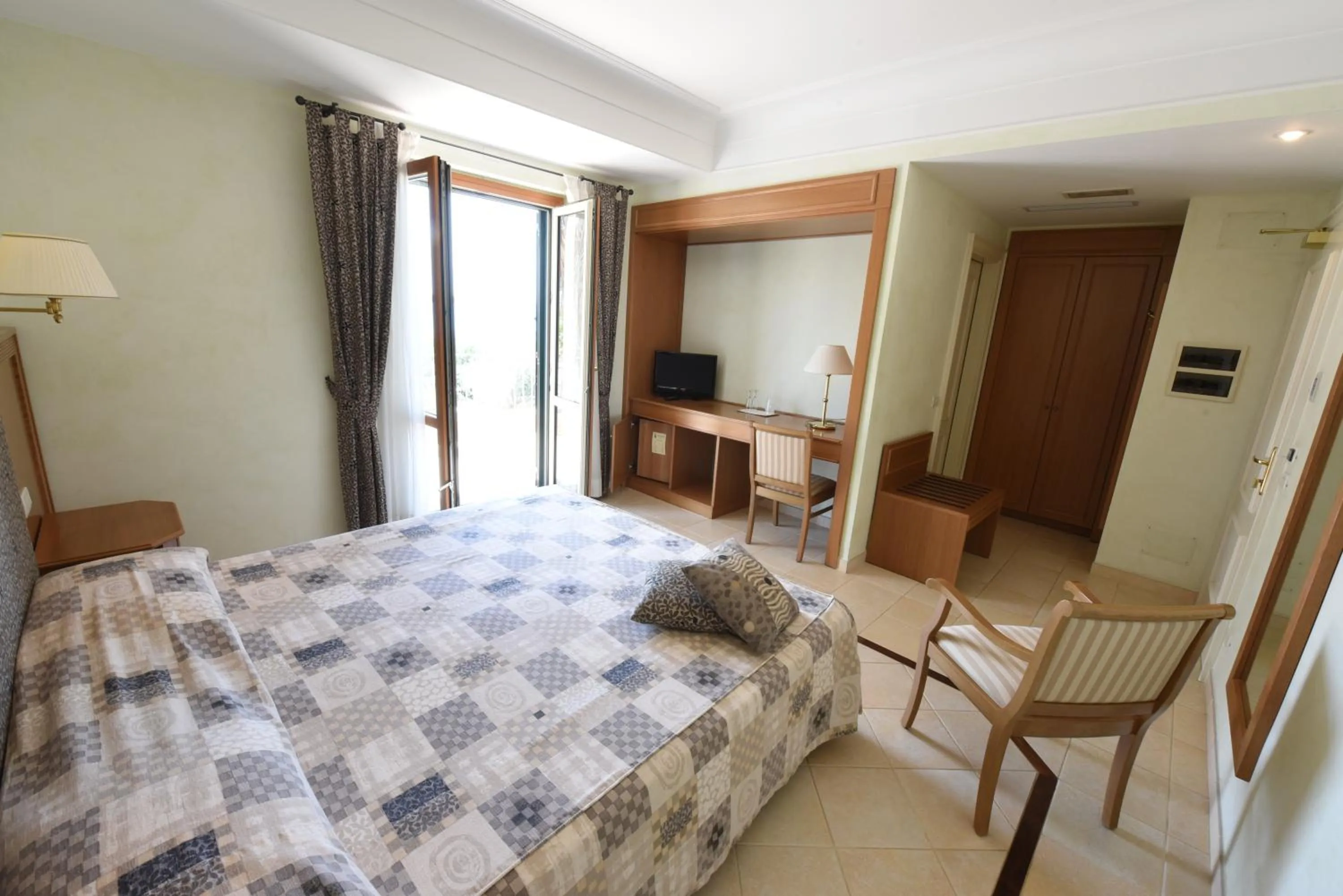 Photo of the whole room, Bed in Hotel Ristorante La Lampara