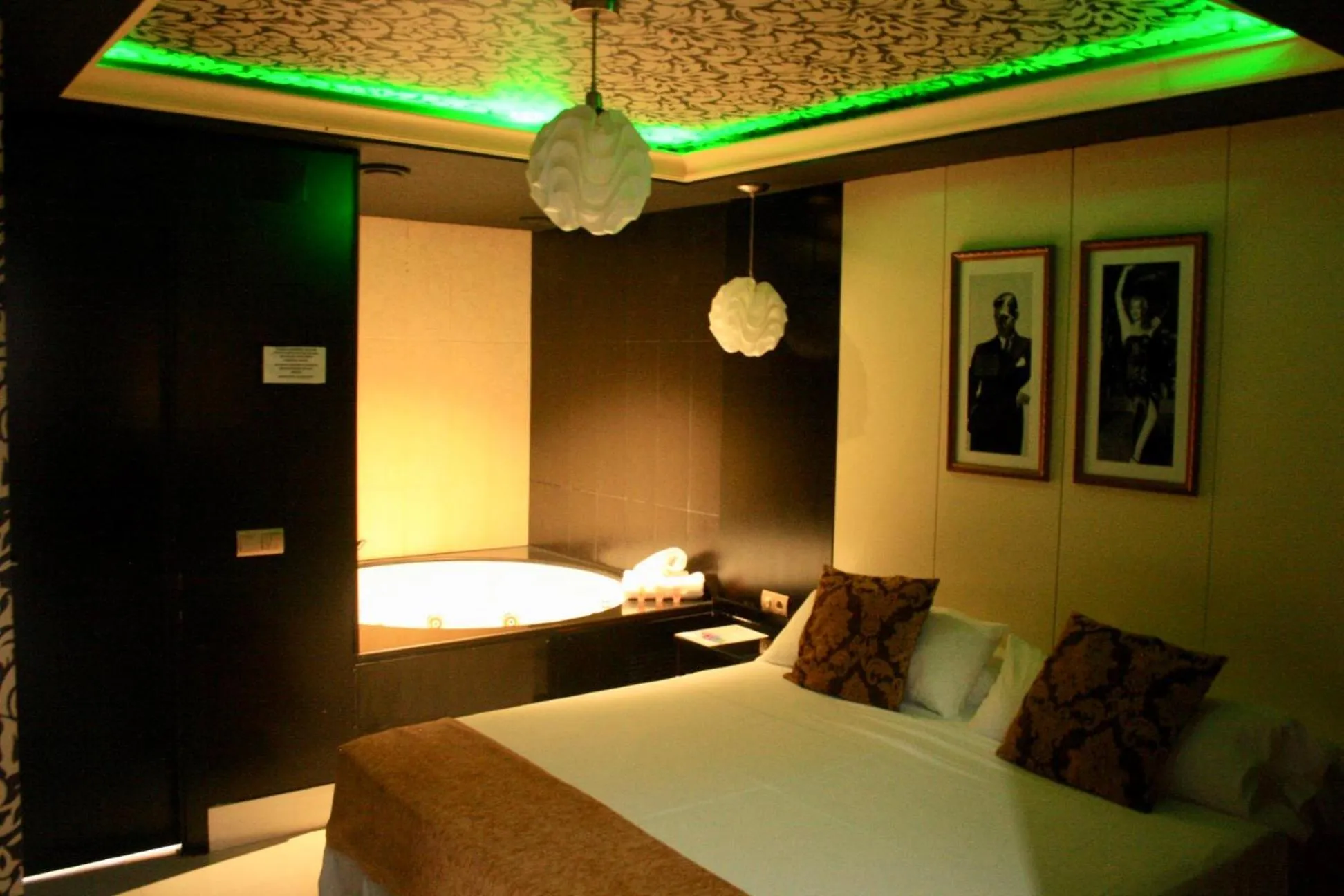 Toilet, Bed in Hotel Años 50