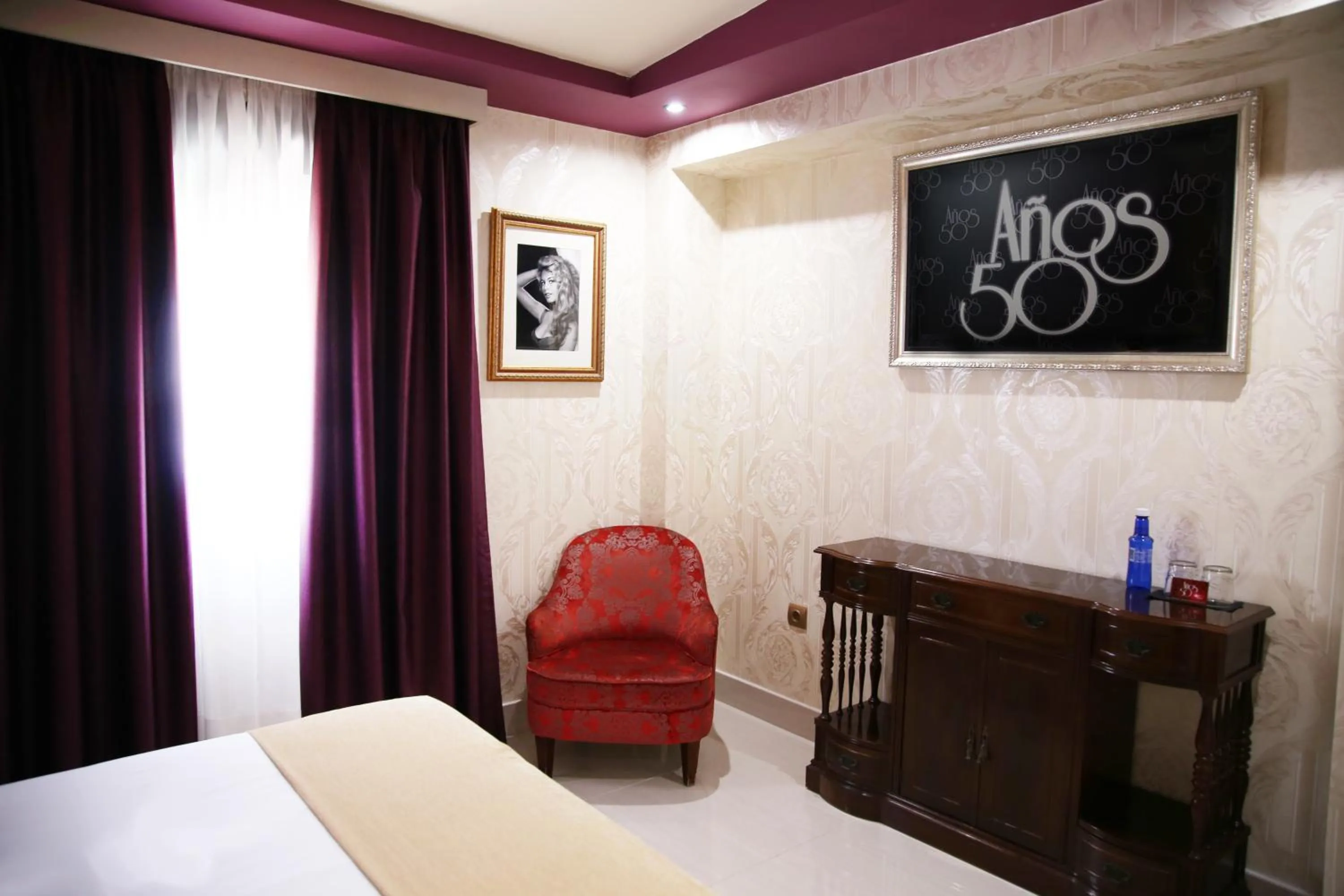 Bed in Hotel Años 50