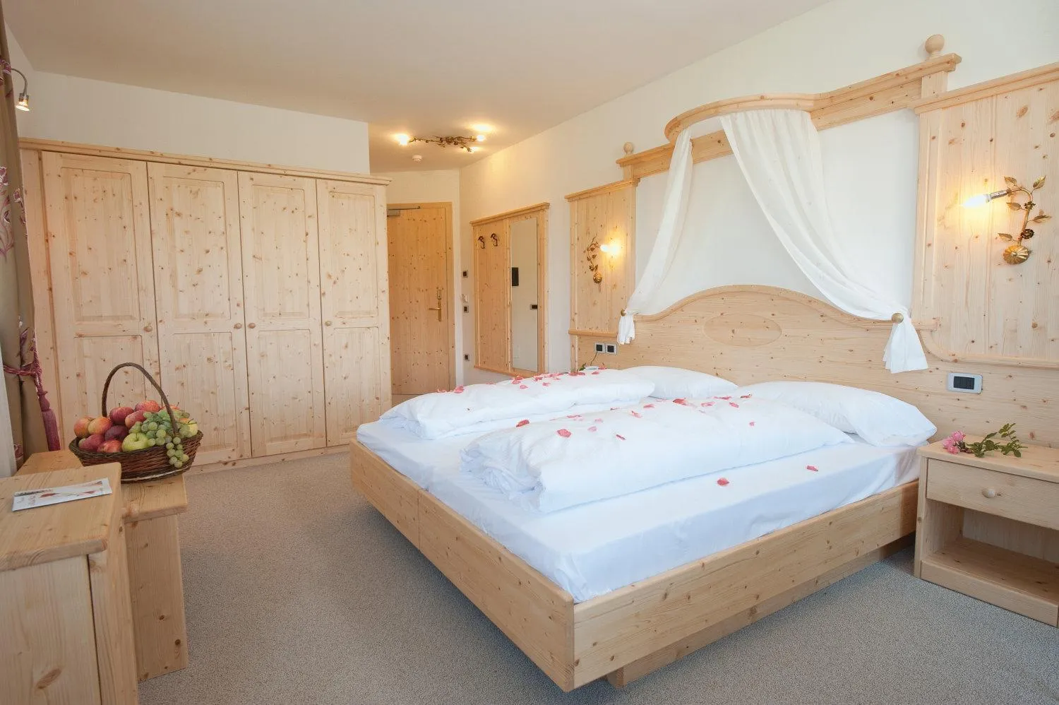 Photo of the whole room, Bed in Hotel Rosa Resort