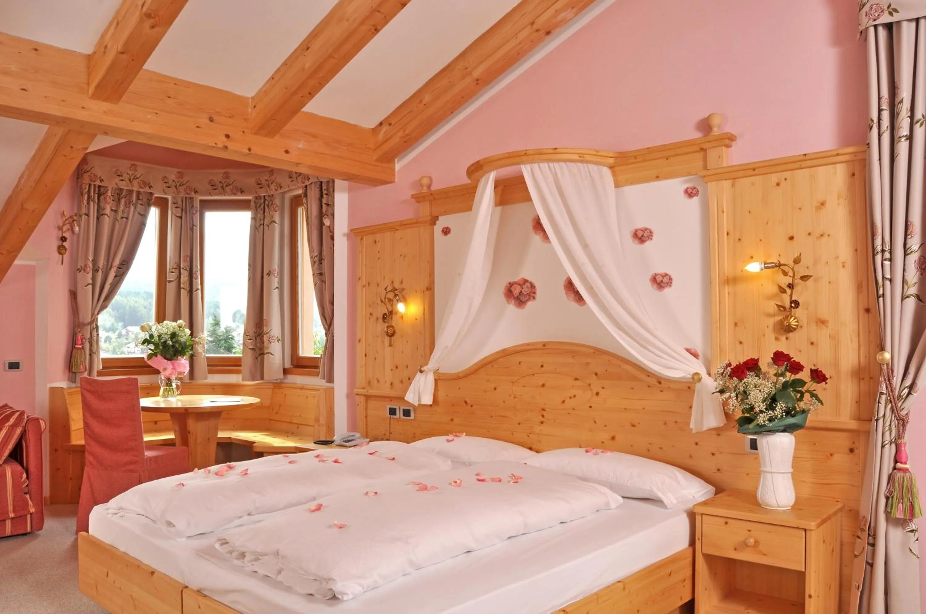 Photo of the whole room, Bed in Hotel Rosa Resort