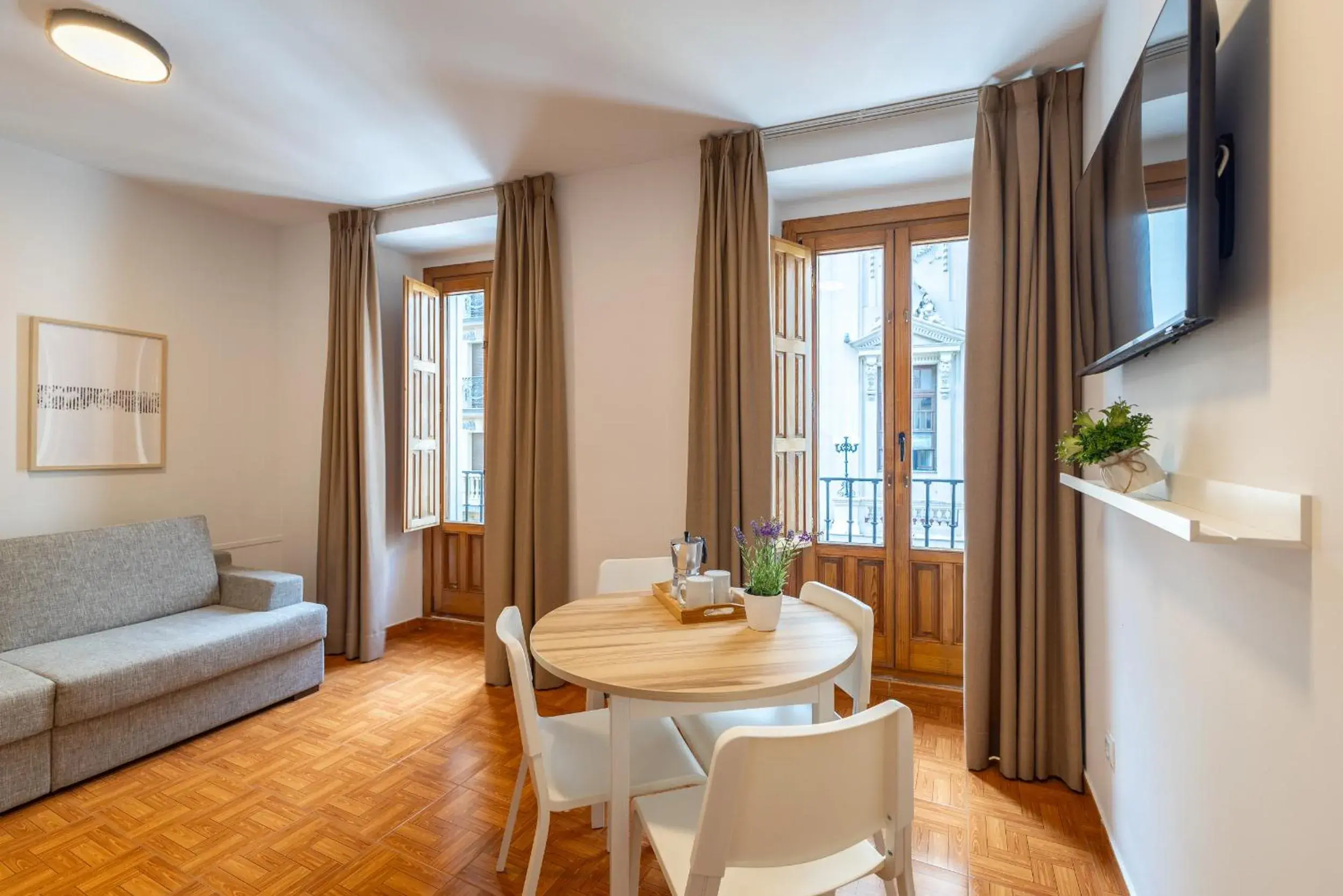 One-Bedroom Apartment with Balcony in Apartamentos Madrid One-Bedroom Apartment with Balcony in Apartamentos Madrid