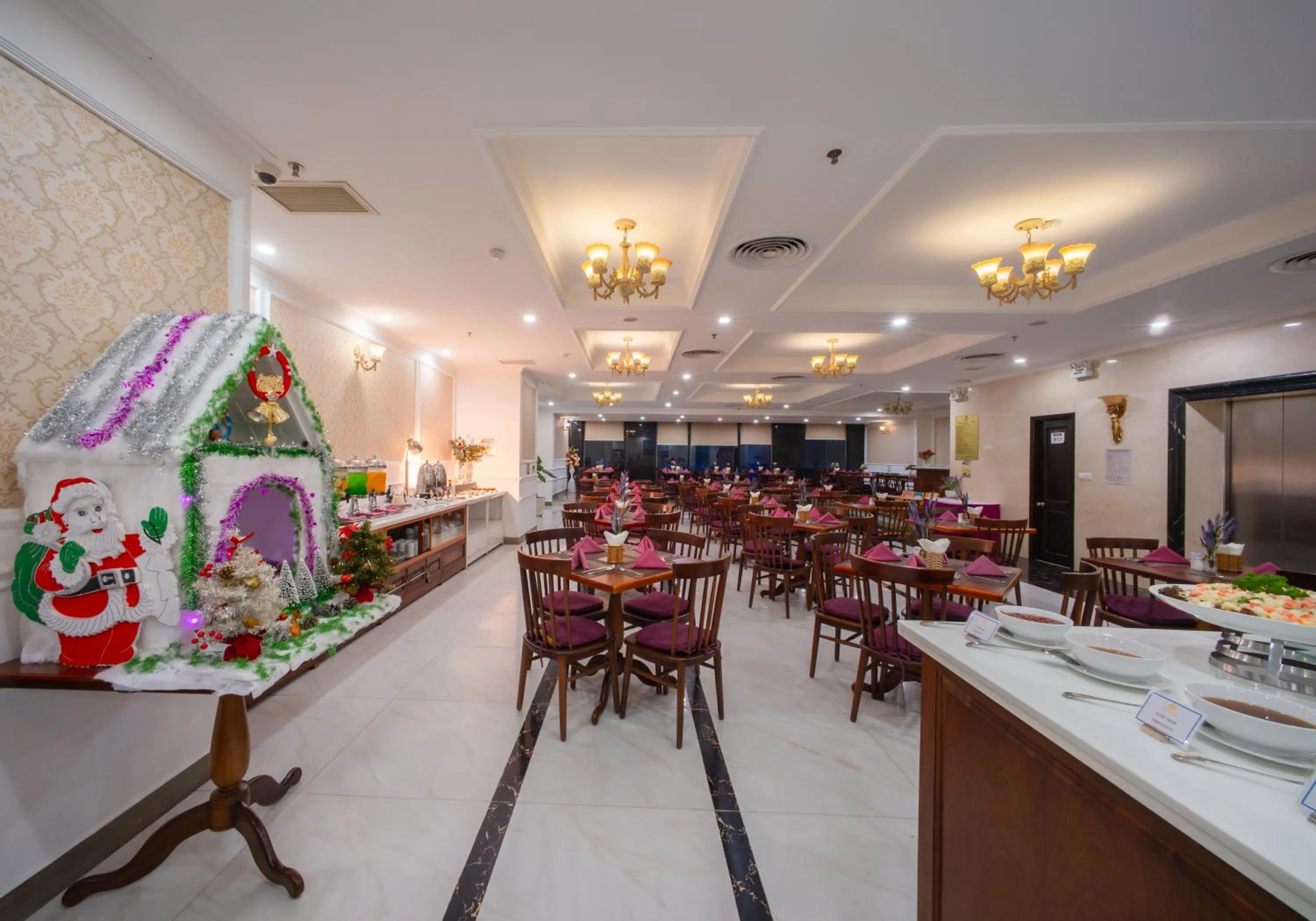 Restaurant/places to eat in Bonjour Nha Trang Hotel