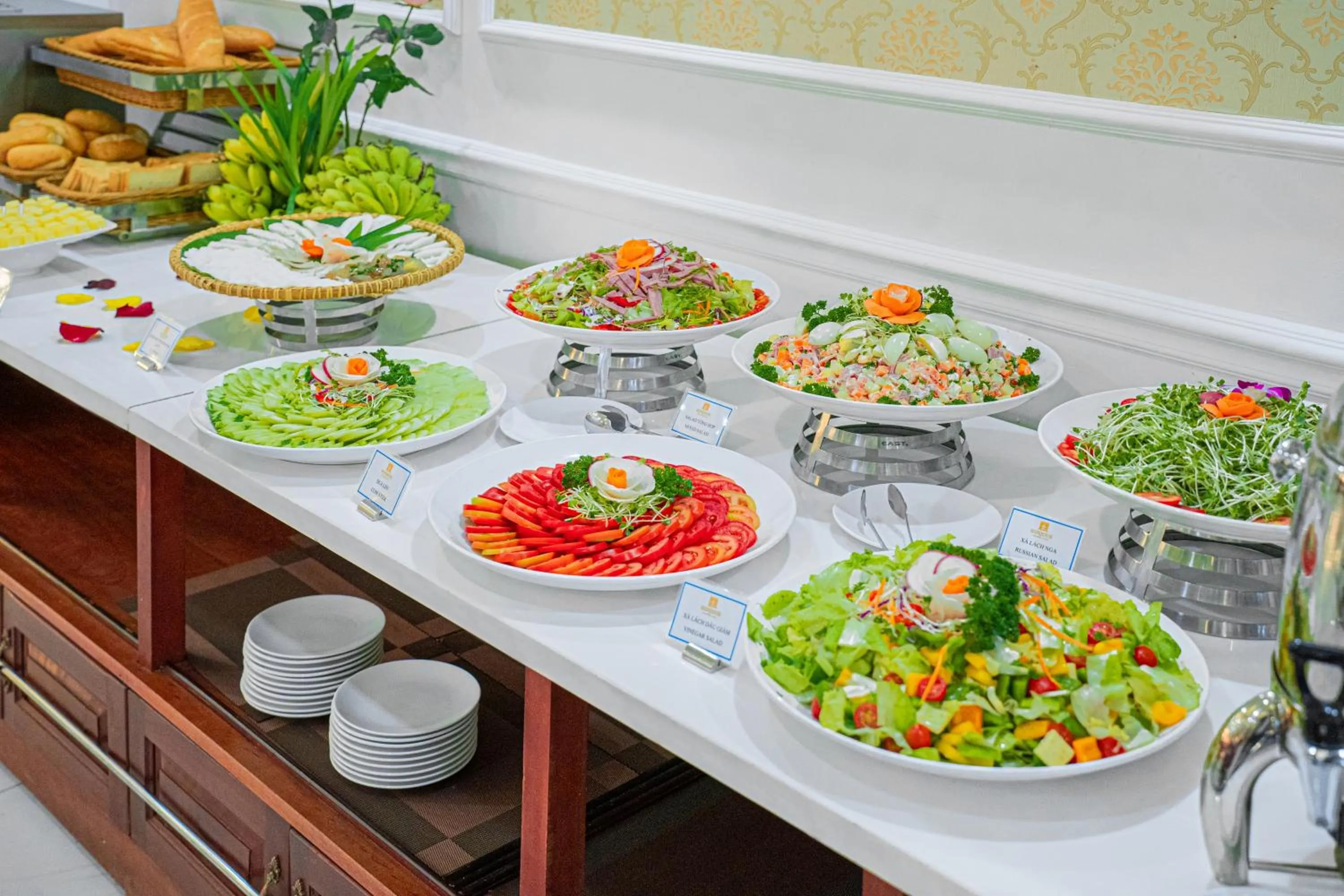 Food and drinks in Bonjour Nha Trang Hotel