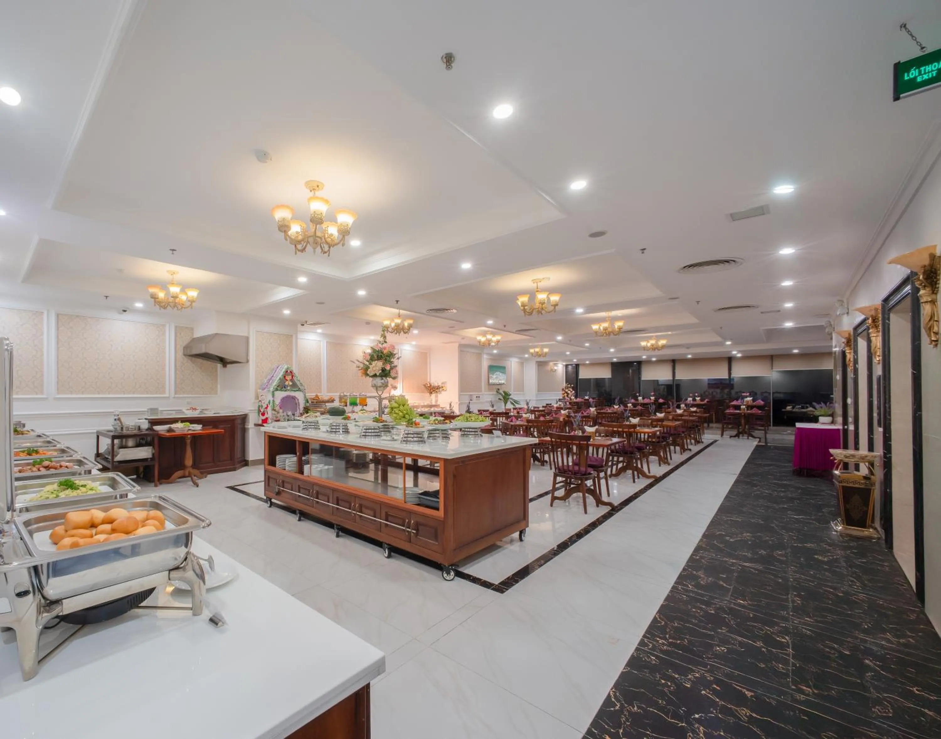 Restaurant/places to eat in Bonjour Nha Trang Hotel