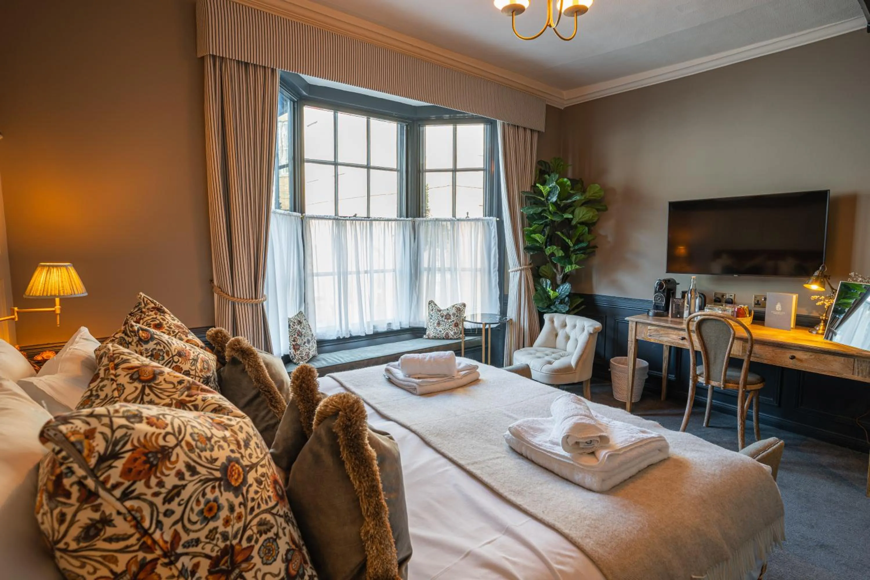 Bedroom, Bed in Salisbury Arms Hotel