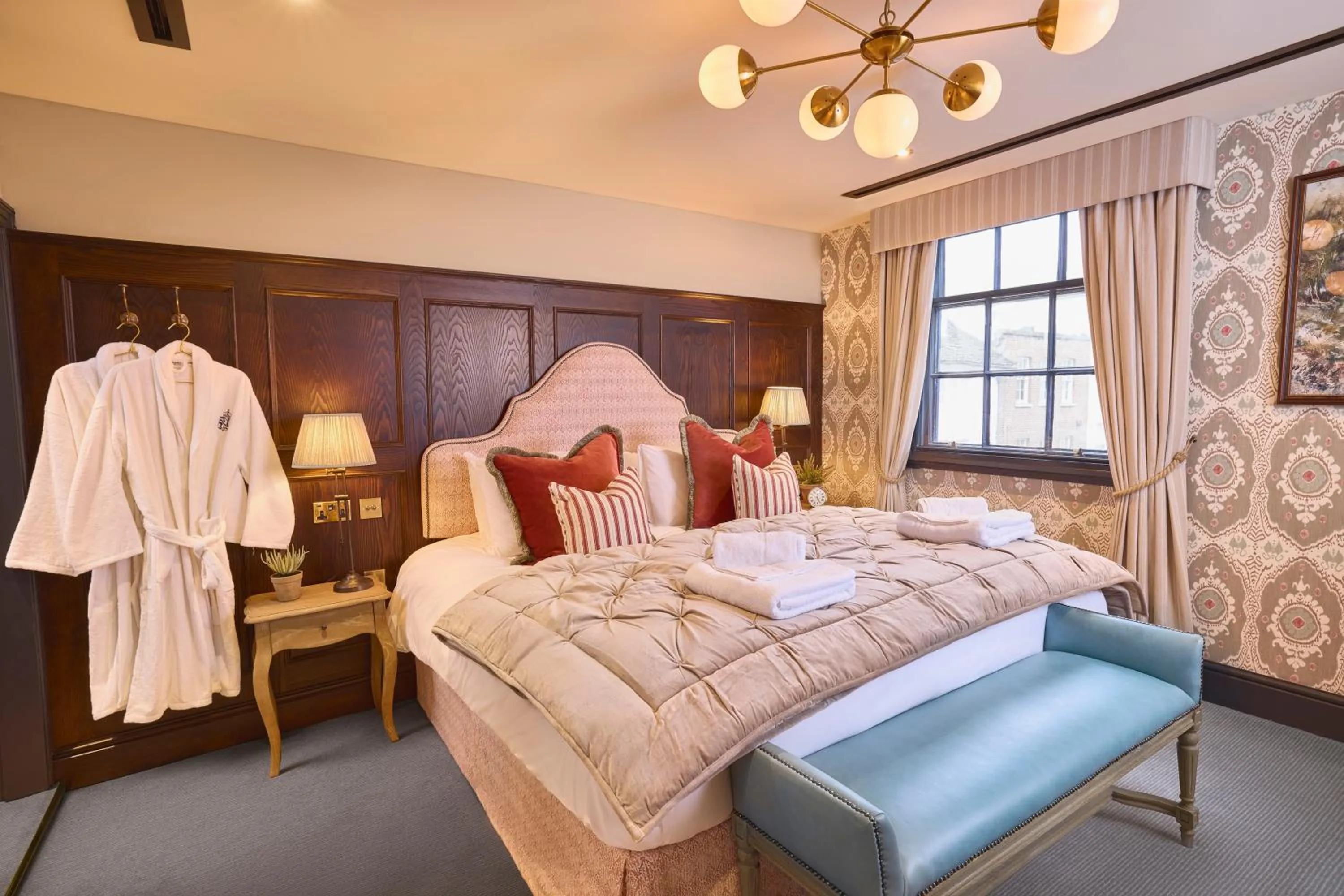 Bedroom, Bed in Salisbury Arms Hotel