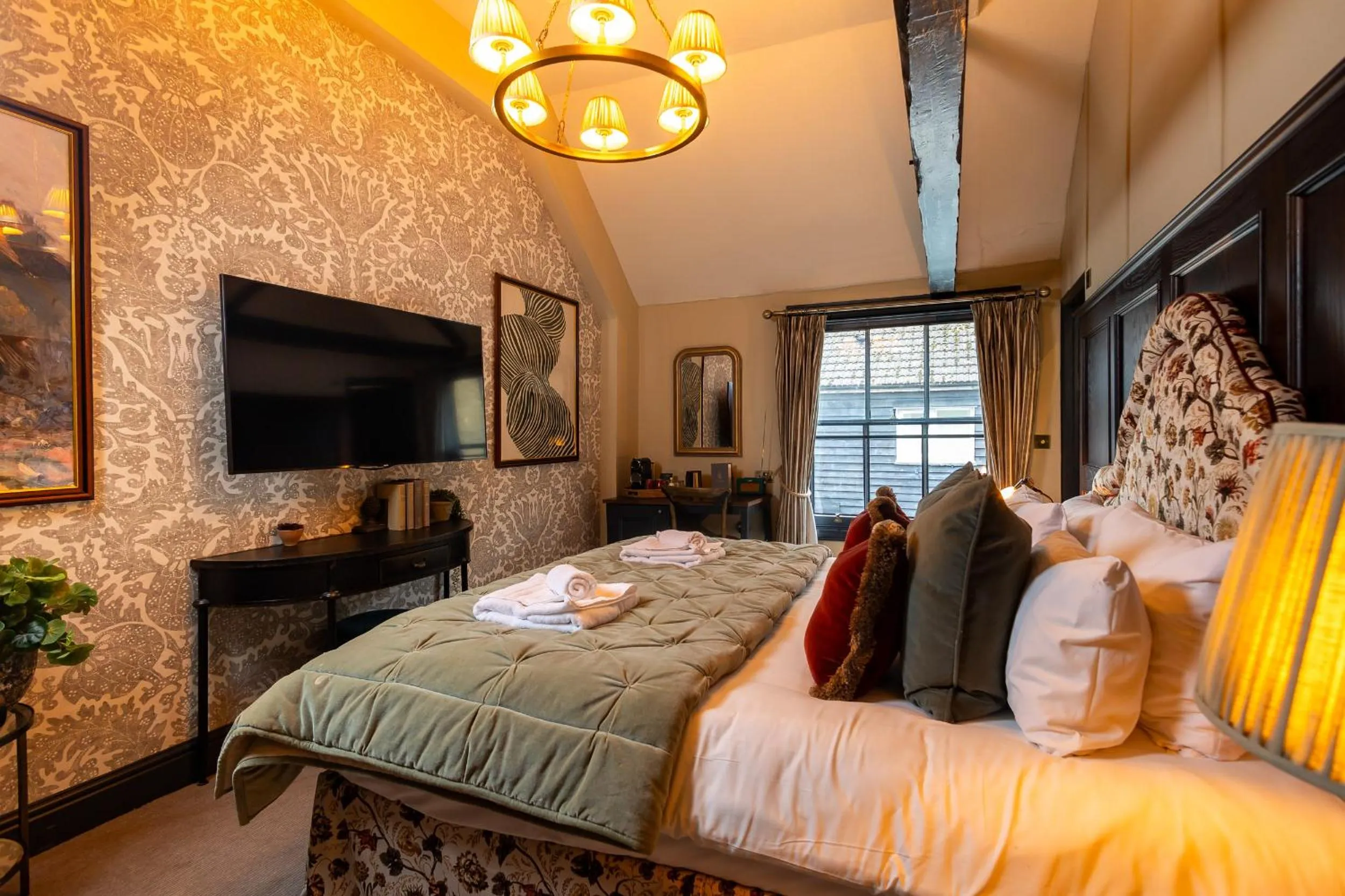 TV and multimedia, Bed in Salisbury Arms Hotel