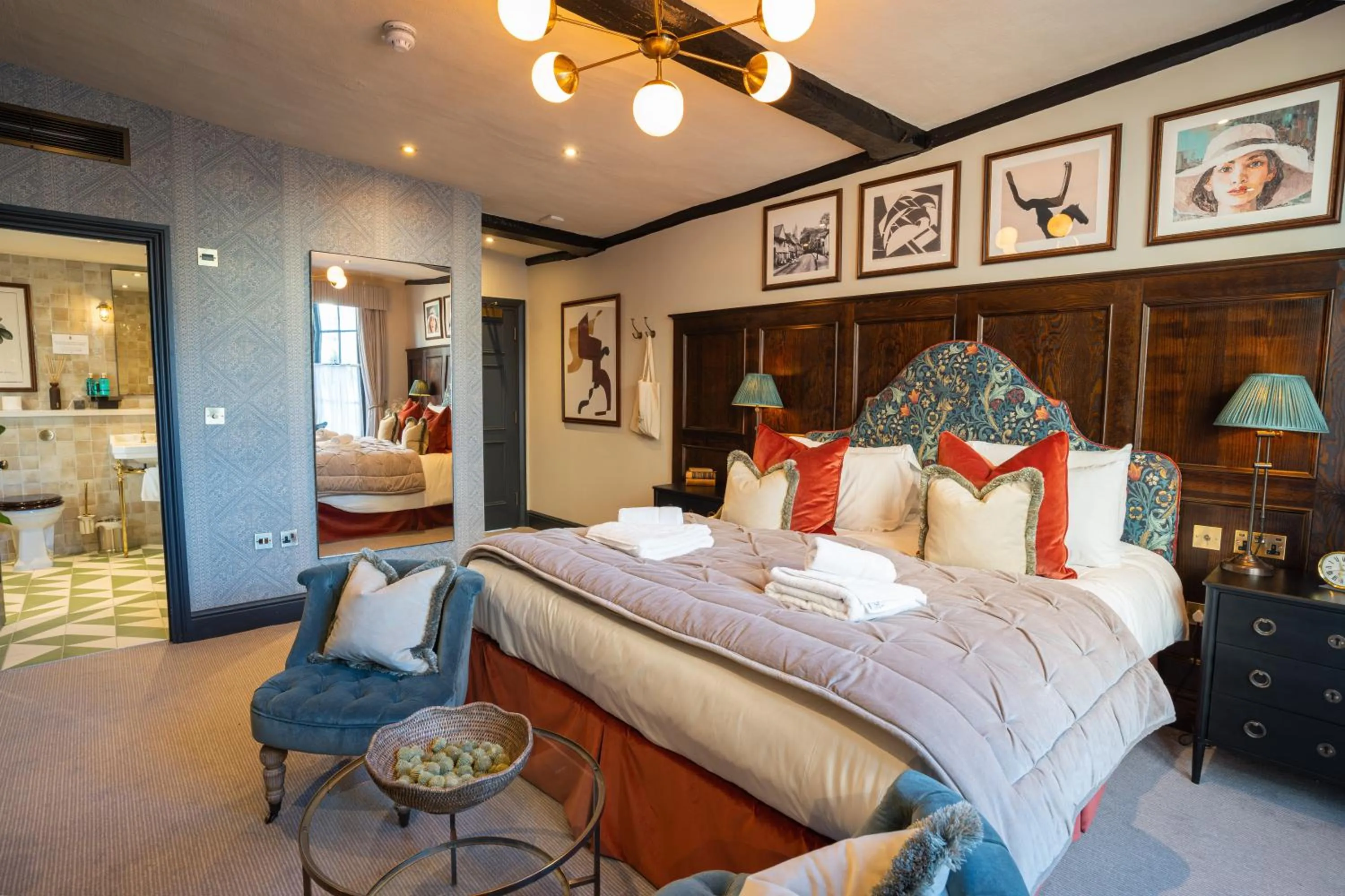 Bedroom, Bed in Salisbury Arms Hotel