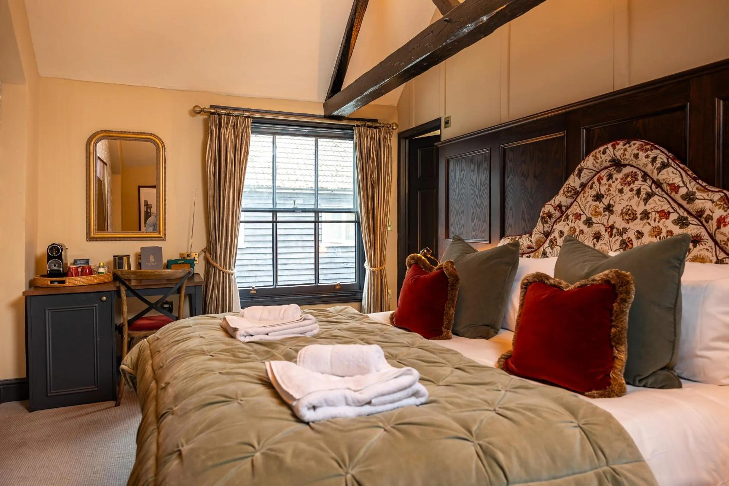 Bedroom, Bed in Salisbury Arms Hotel