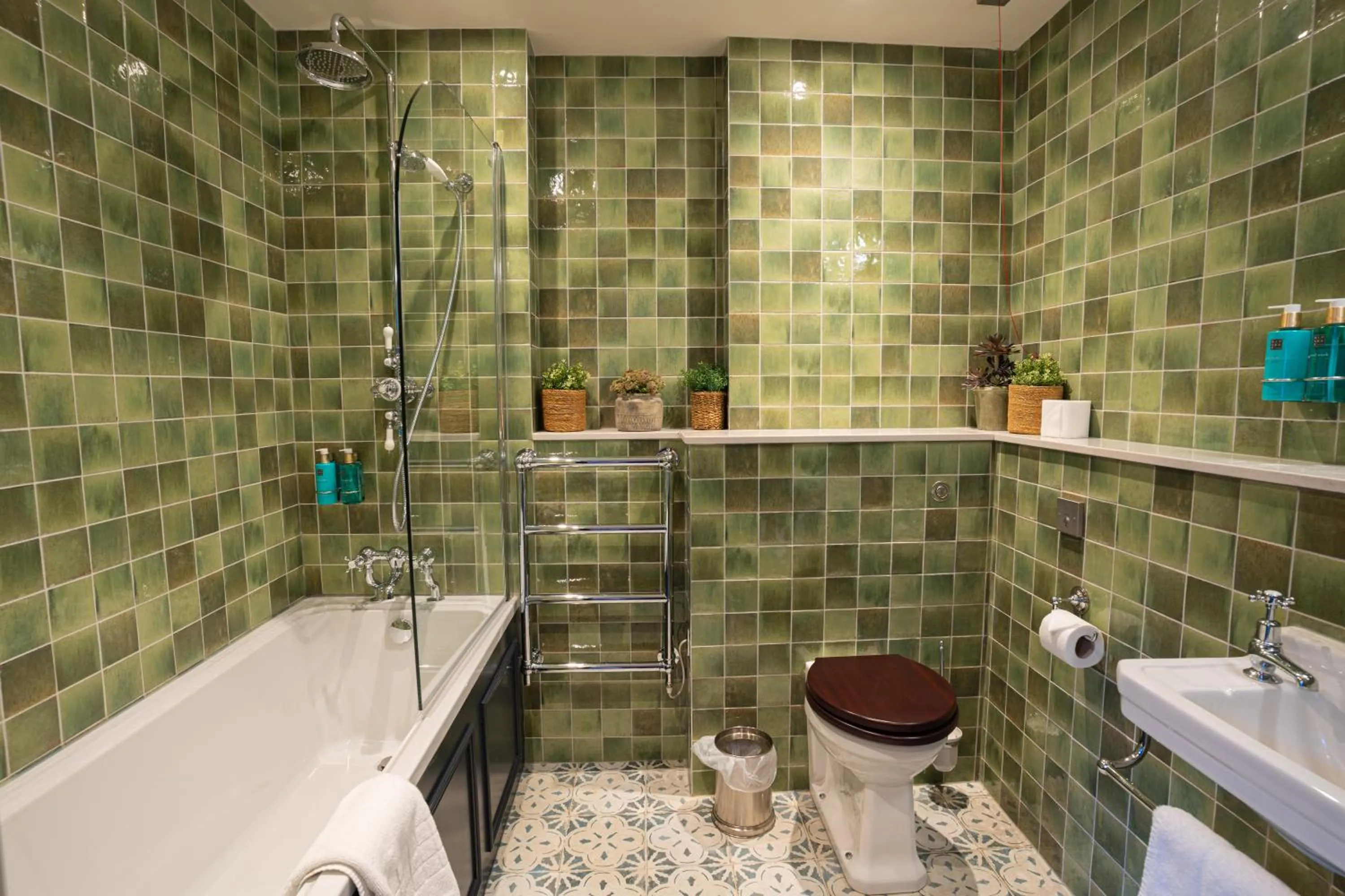 Toilet in Salisbury Arms Hotel