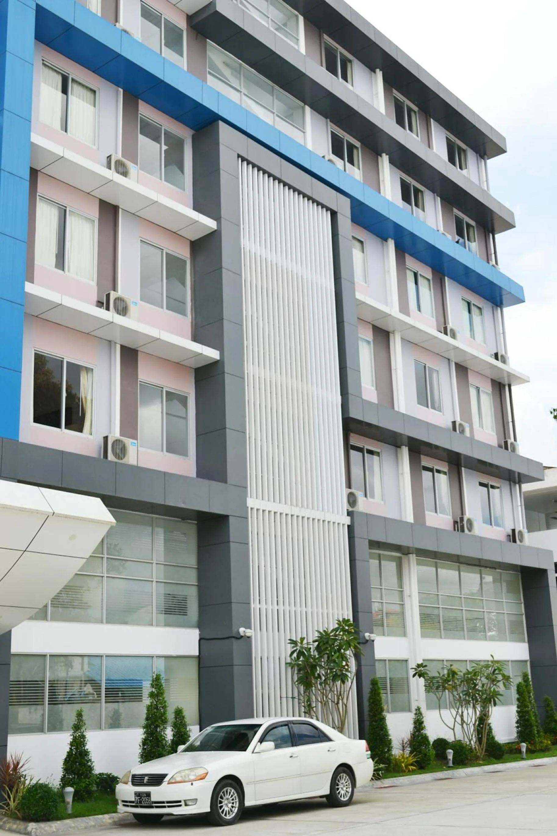 Facade/entrance in Hotel Broadway Yangon