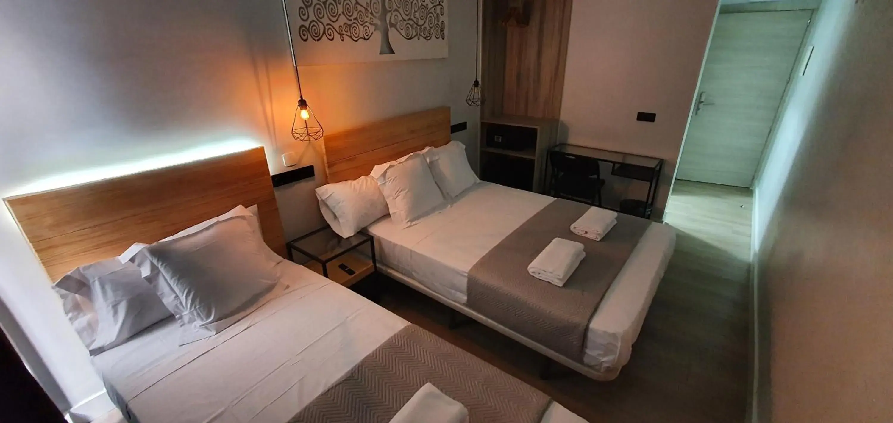 Double Room with Extra Bed in CH Lemon Rooms - Madrid Double Room with Extra Bed in CH Lemon Rooms - Madrid
