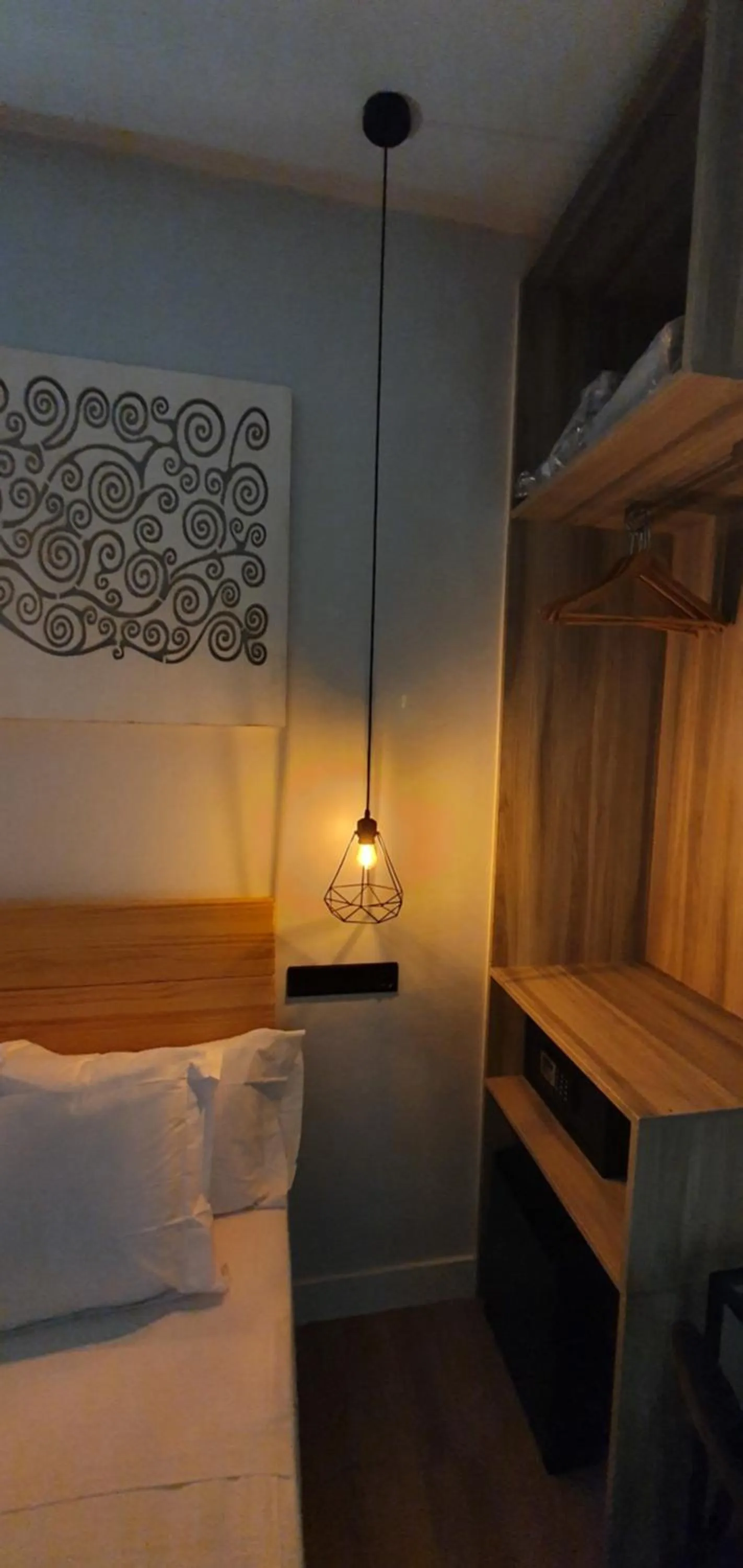 wardrobe, Bed in CH Lemon Rooms - Madrid