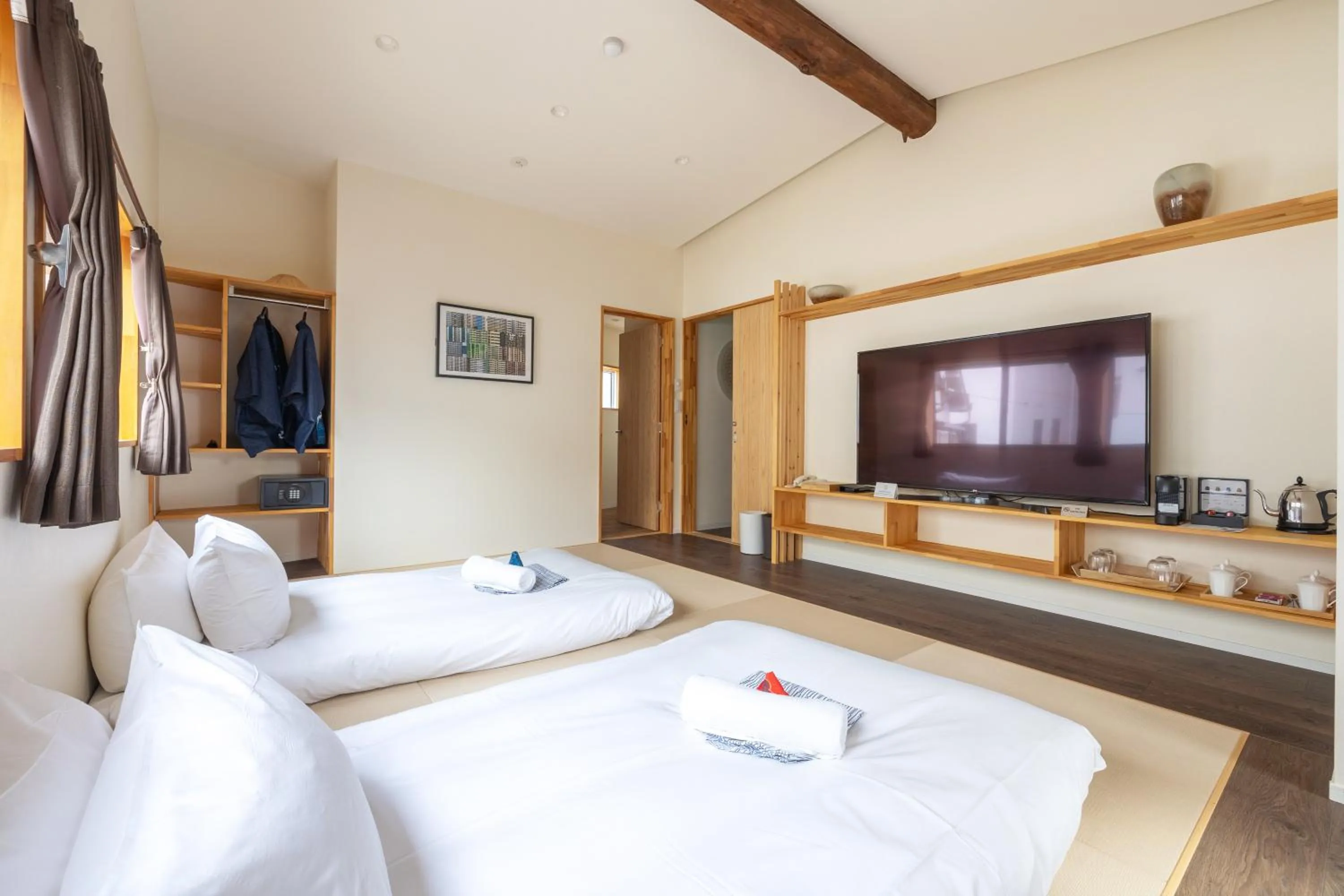 Photo of the whole room, Bed in Residence Yasushi