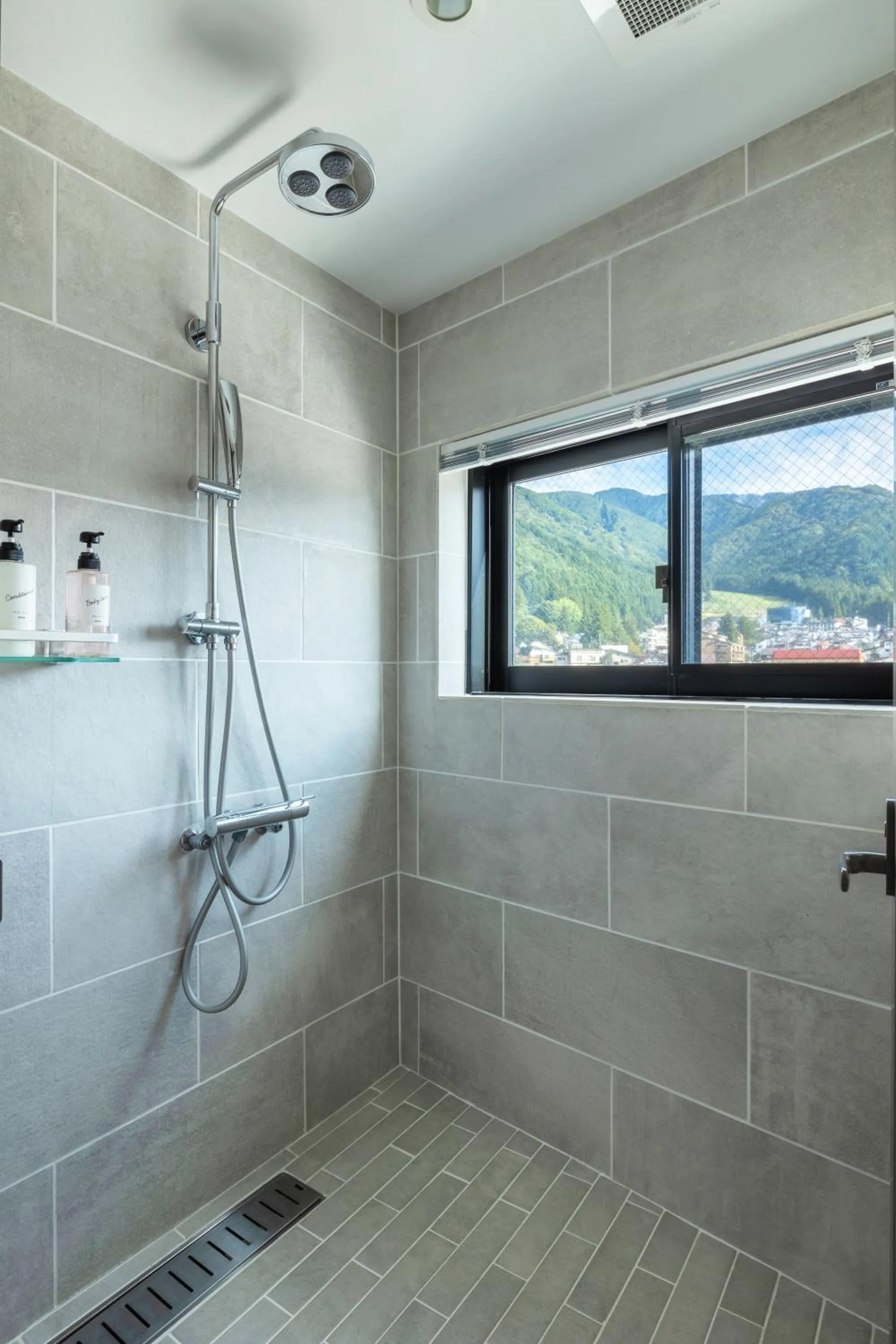 Shower in Residence Yasushi