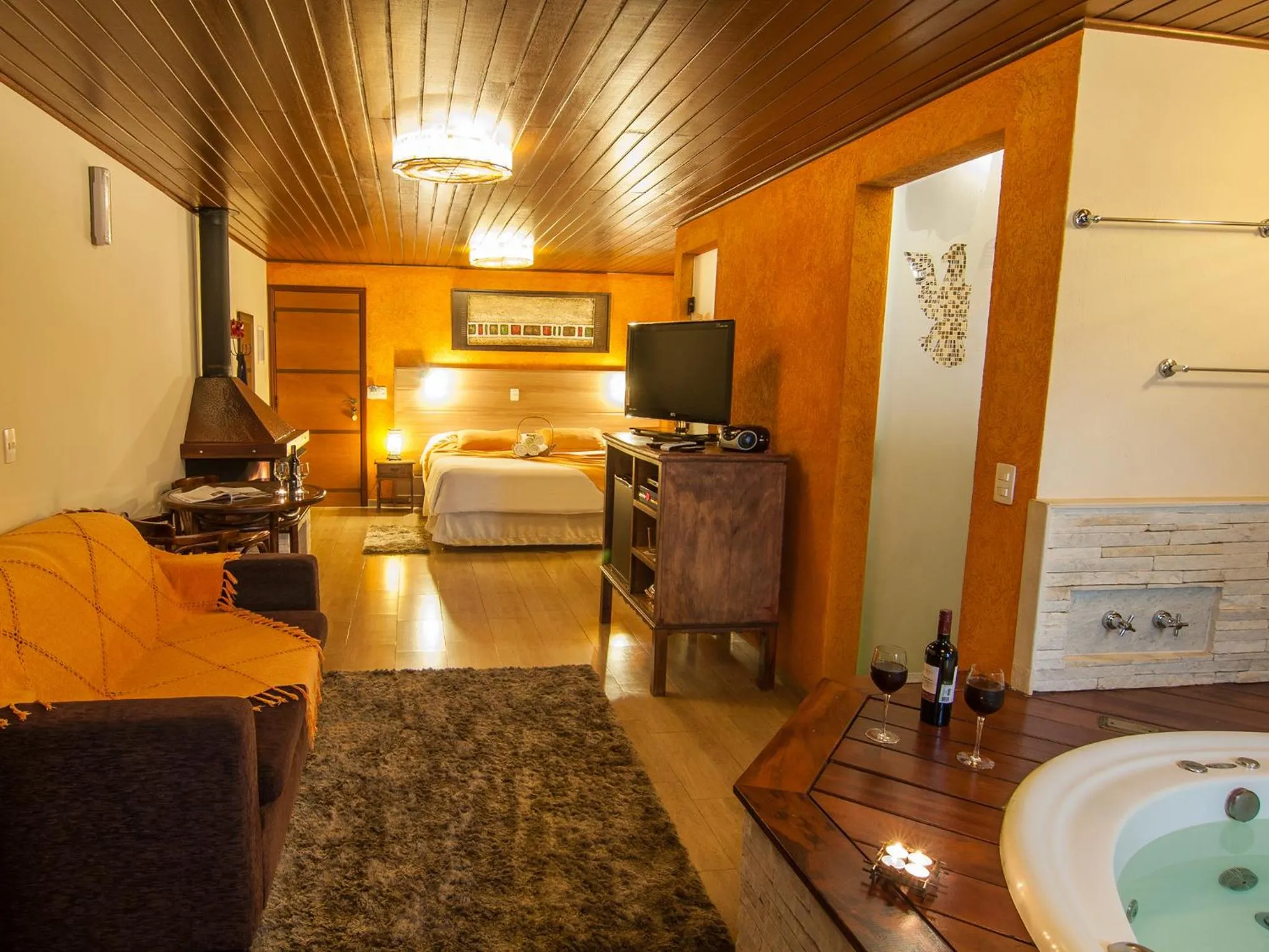 Photo of the whole room, Bed in Pousada Aguia Dourada