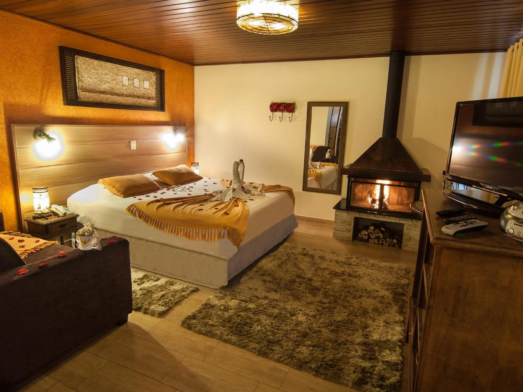 Photo of the whole room, Bed in Pousada Aguia Dourada