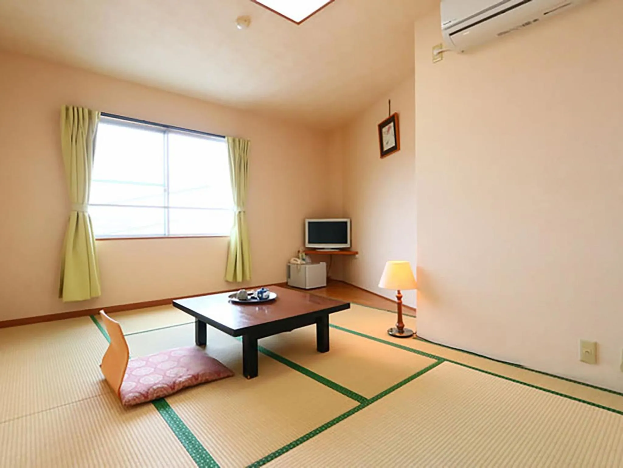 Photo of the whole room in Business Hotel Miharashitei