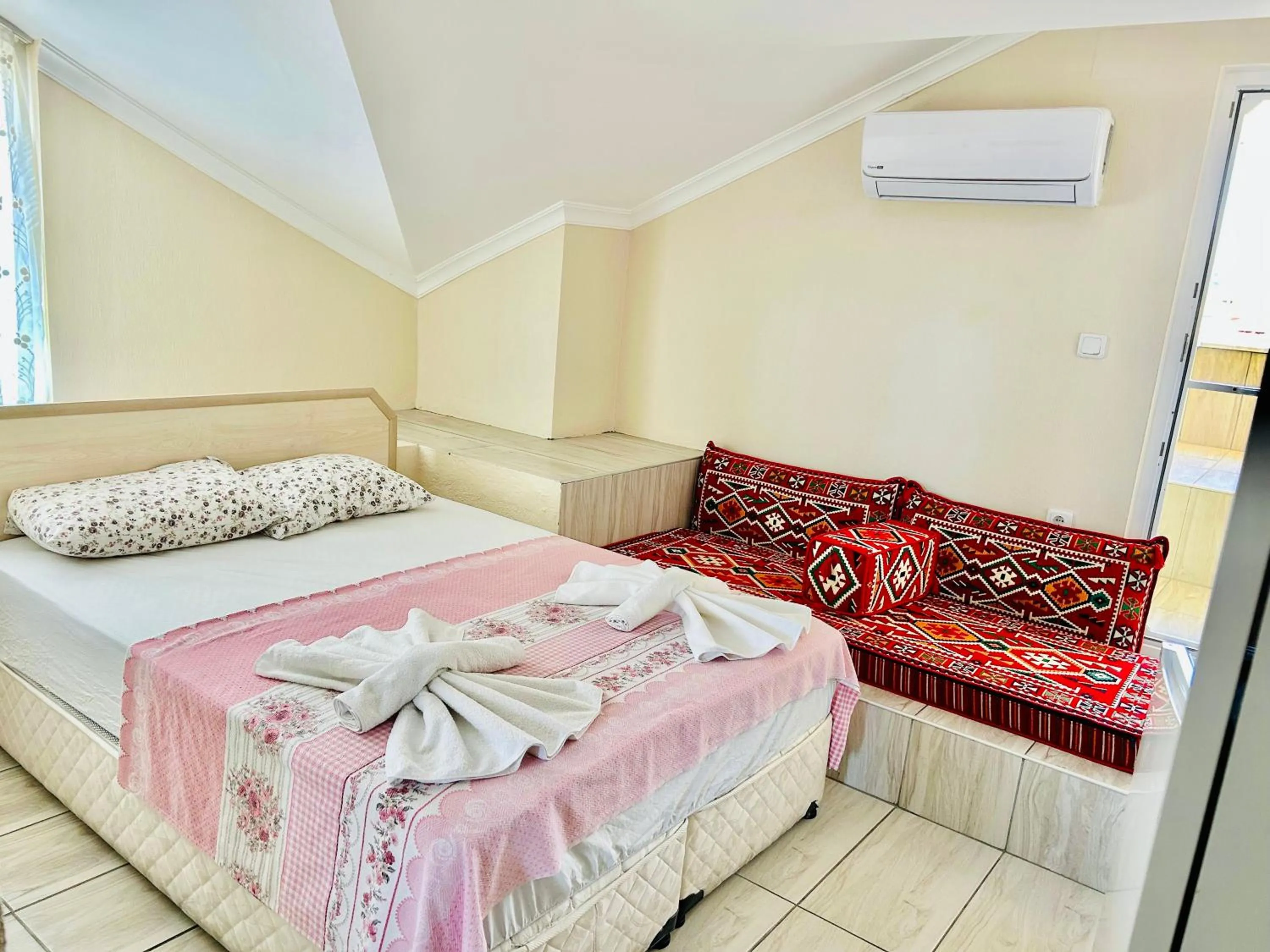 Photo of the whole room, Bed in Karaca Apart Hotel