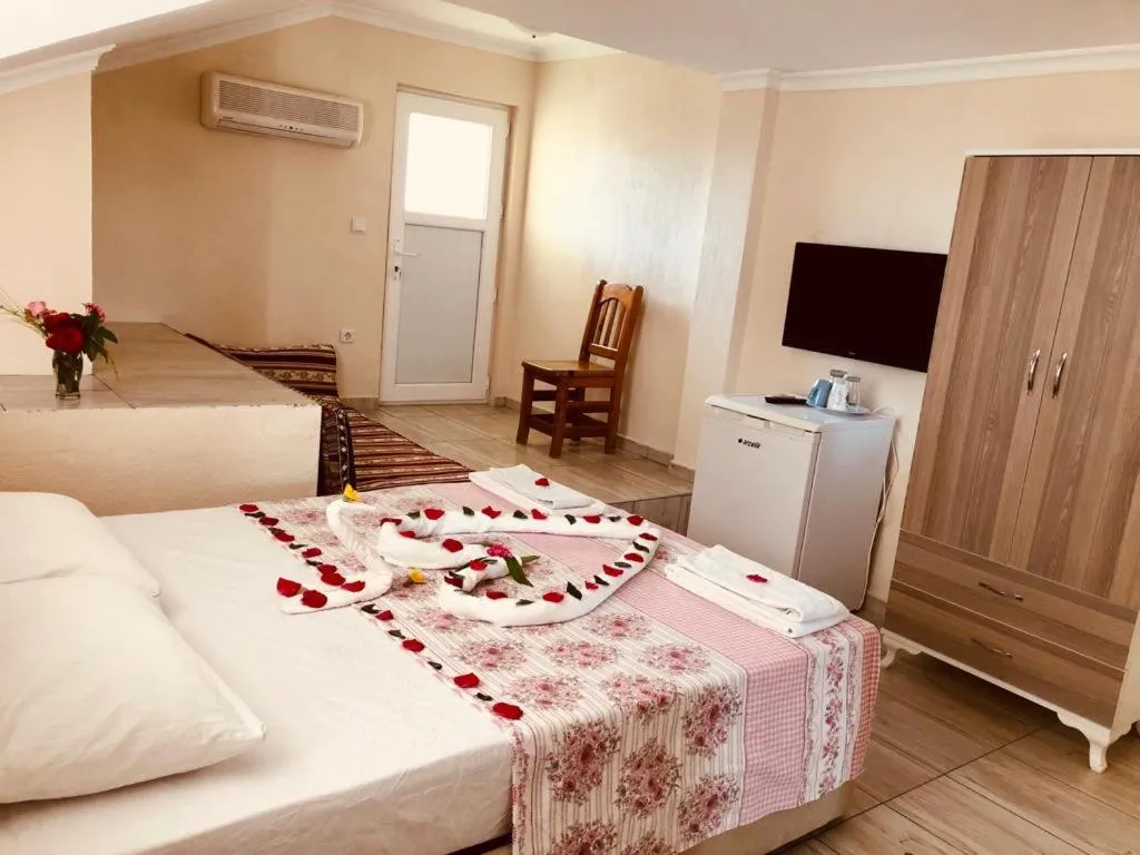 Photo of the whole room, Bed in Karaca Apart Hotel