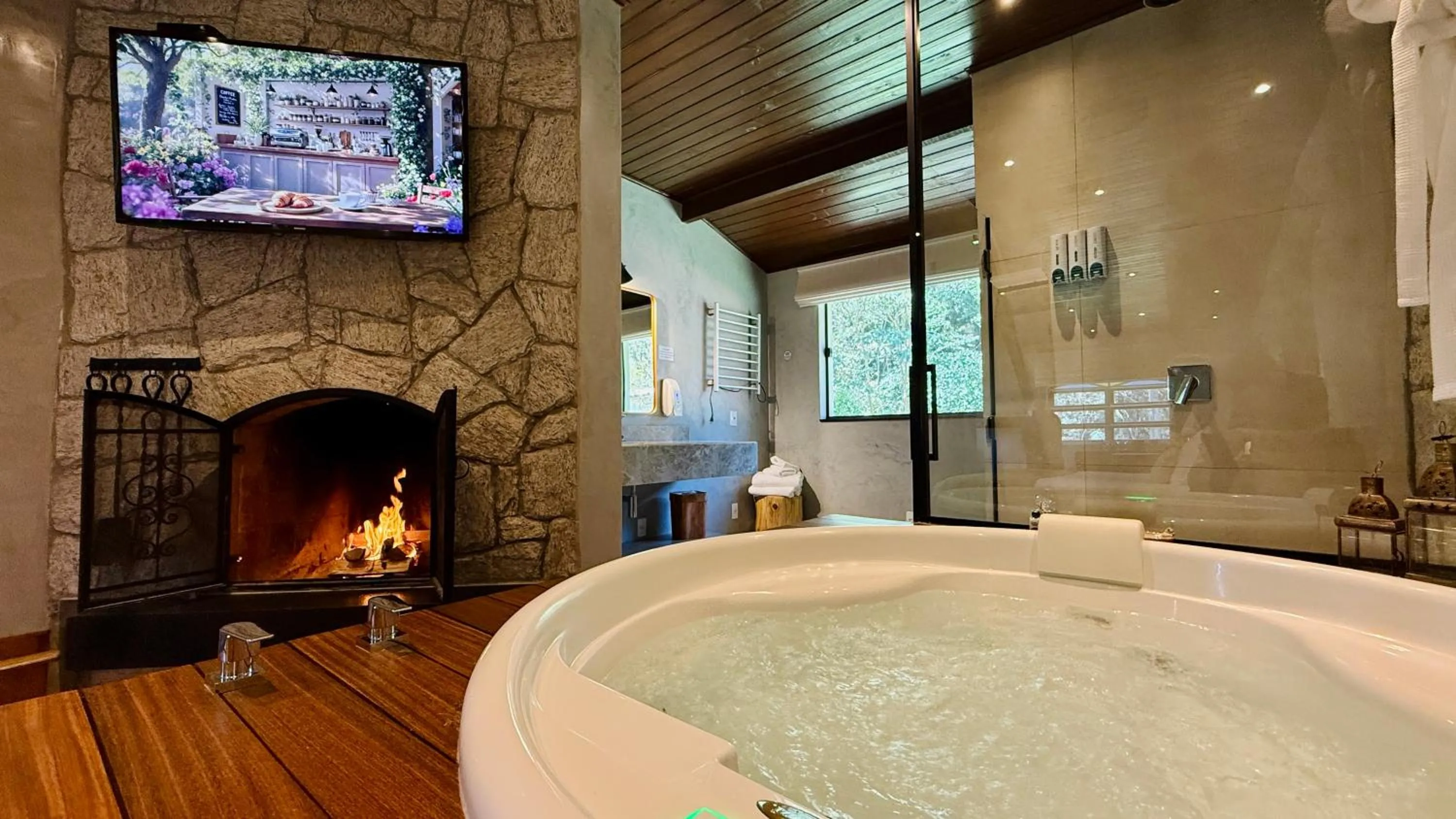 Hot Tub in Pousada Villa D'Amore