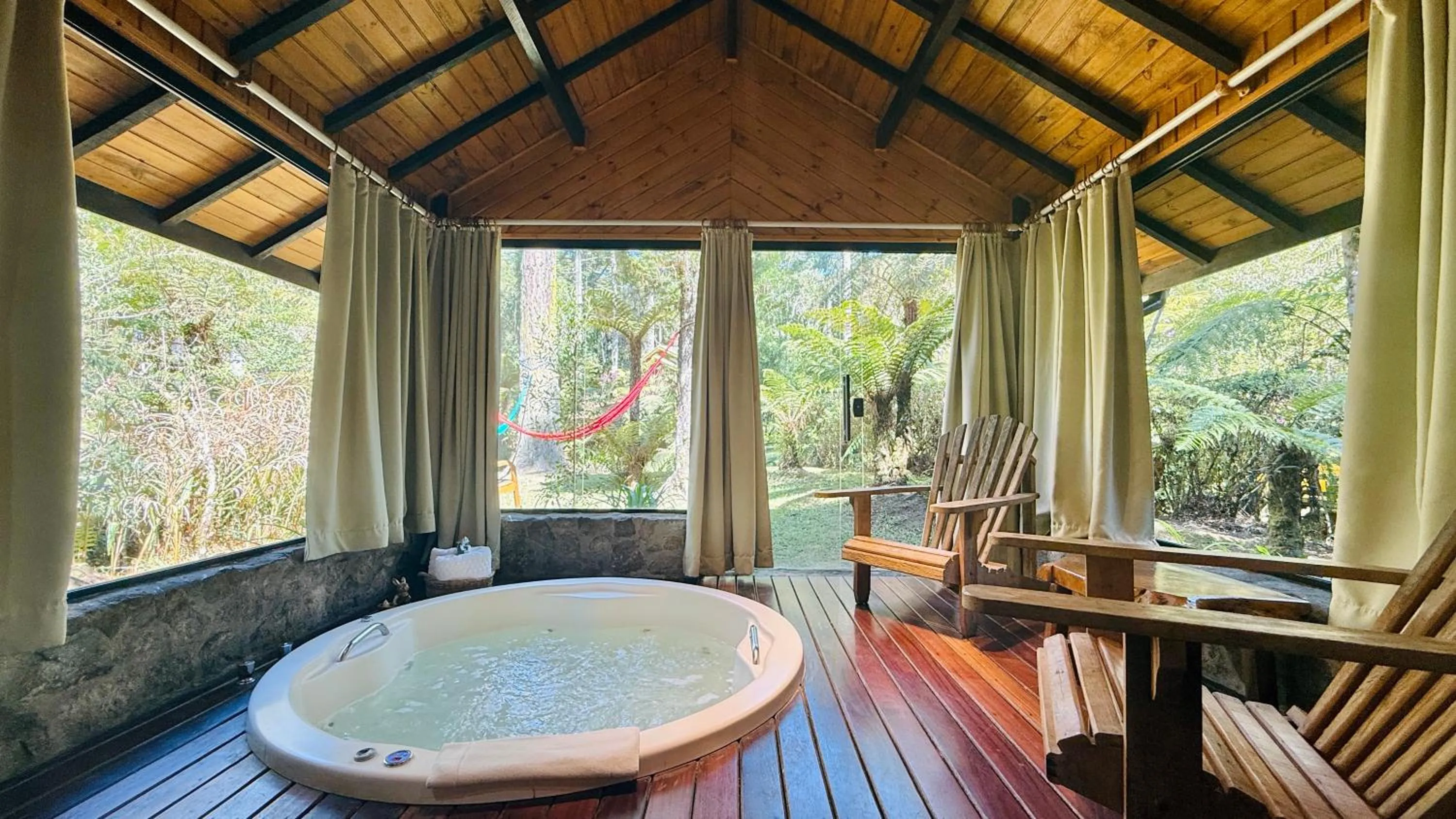 Hot Tub in Pousada Villa D'Amore