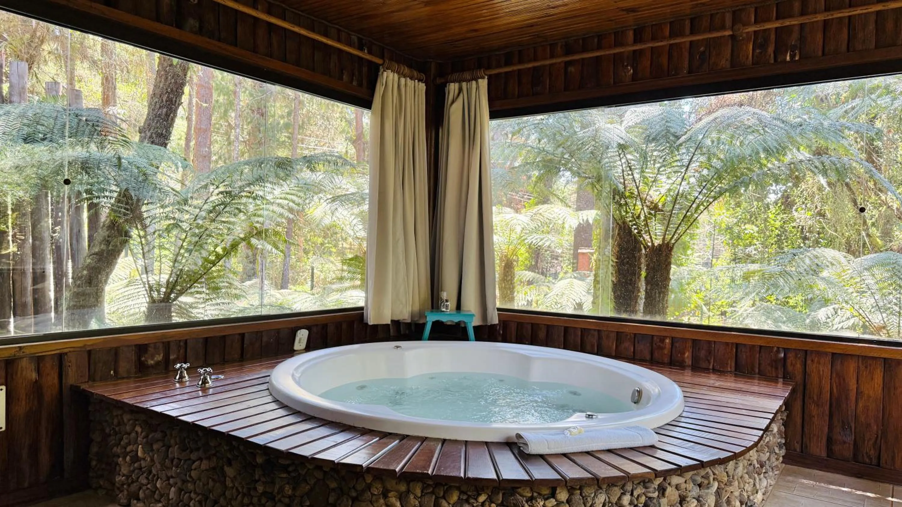 Hot Tub in Pousada Villa D'Amore