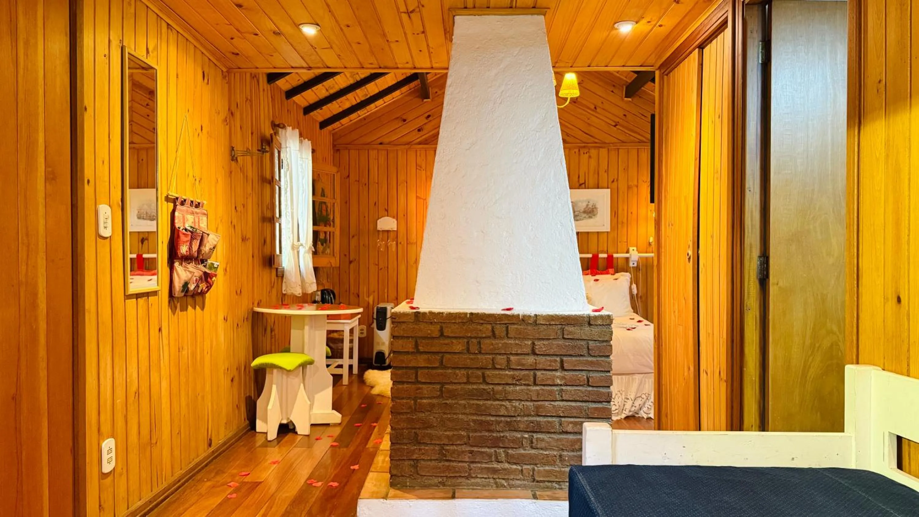 Photo of the whole room, Bed in Pousada Villa D'Amore