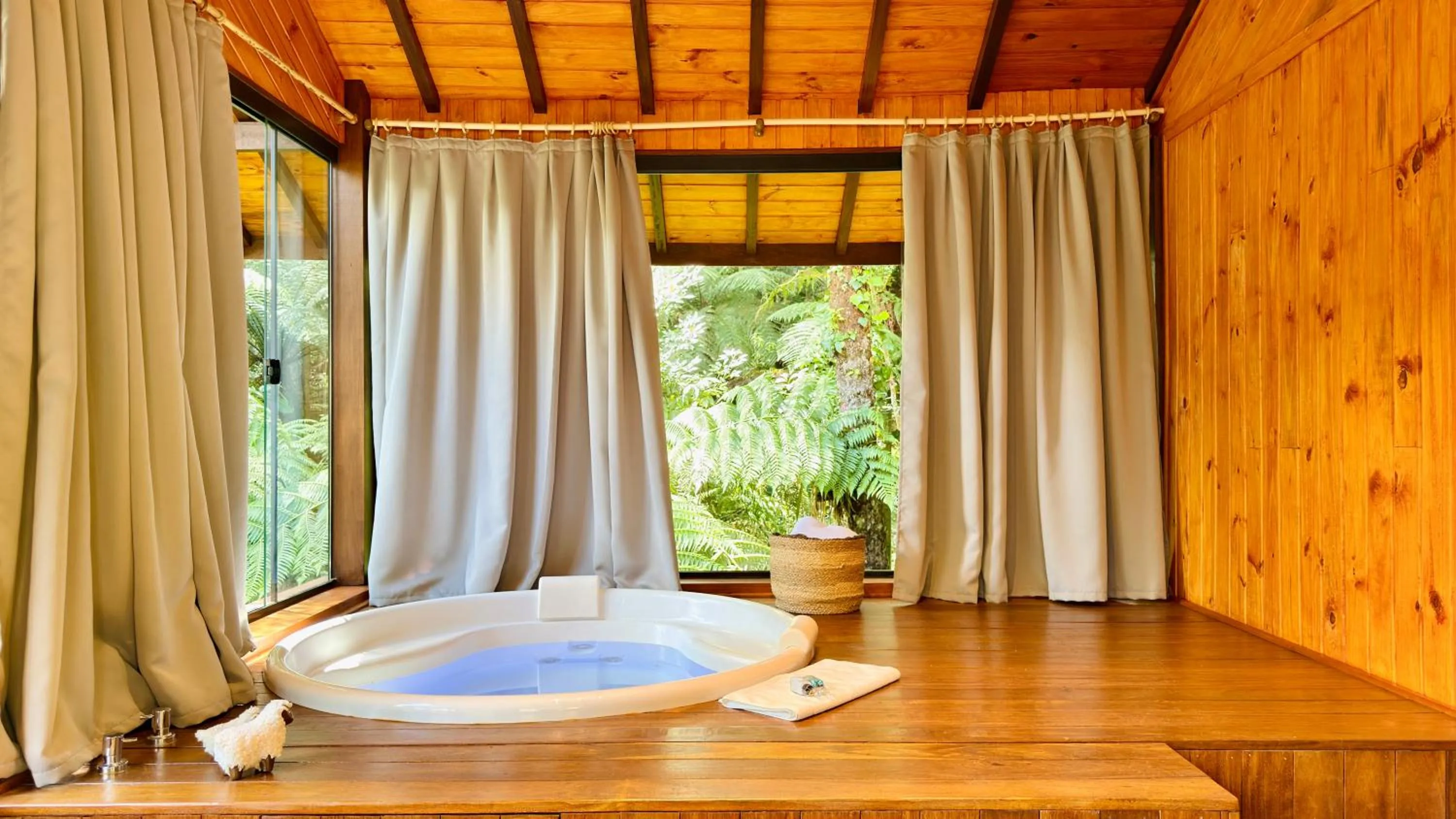 Hot Tub in Pousada Villa D'Amore