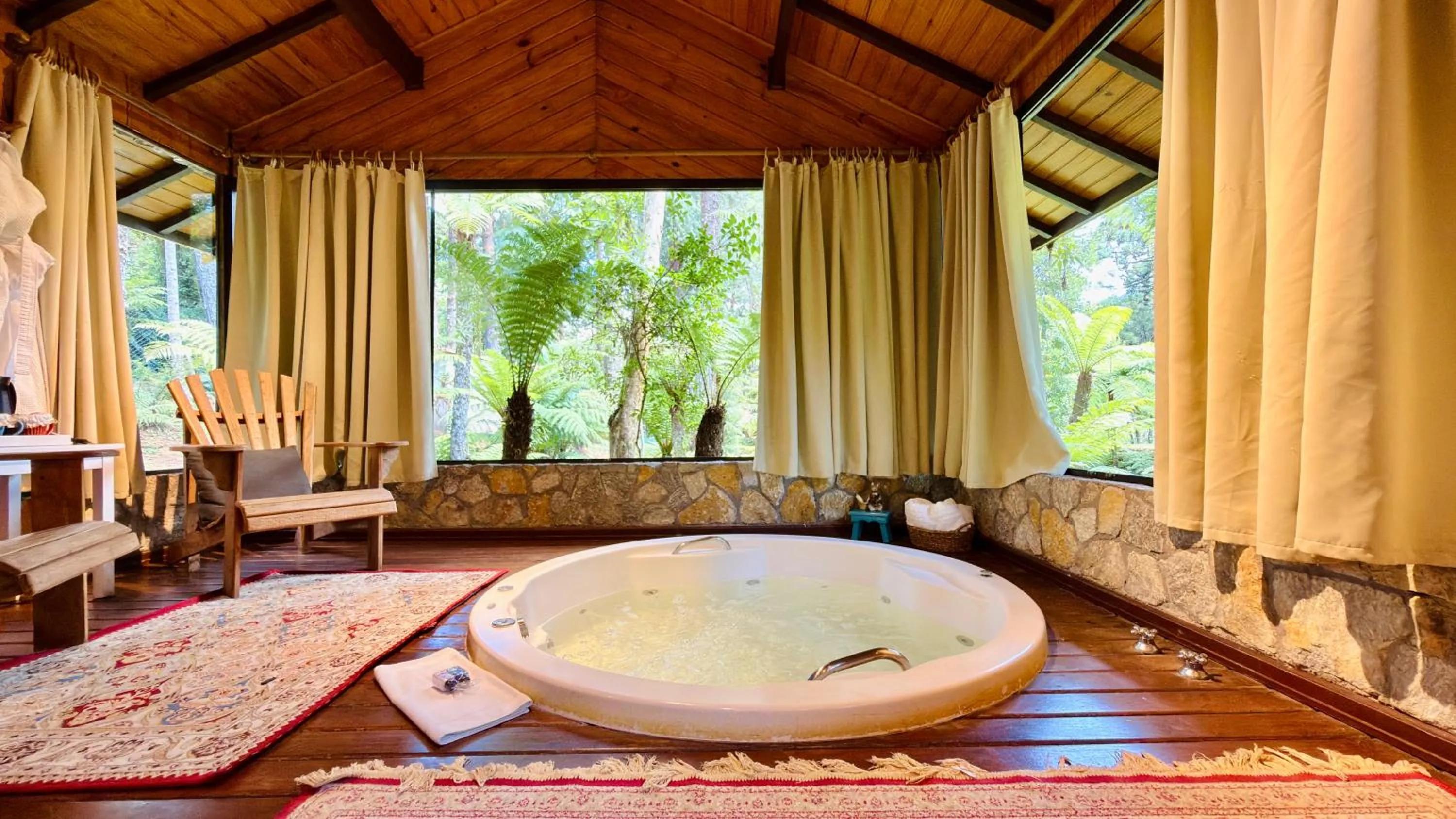 Hot Tub in Pousada Villa D'Amore