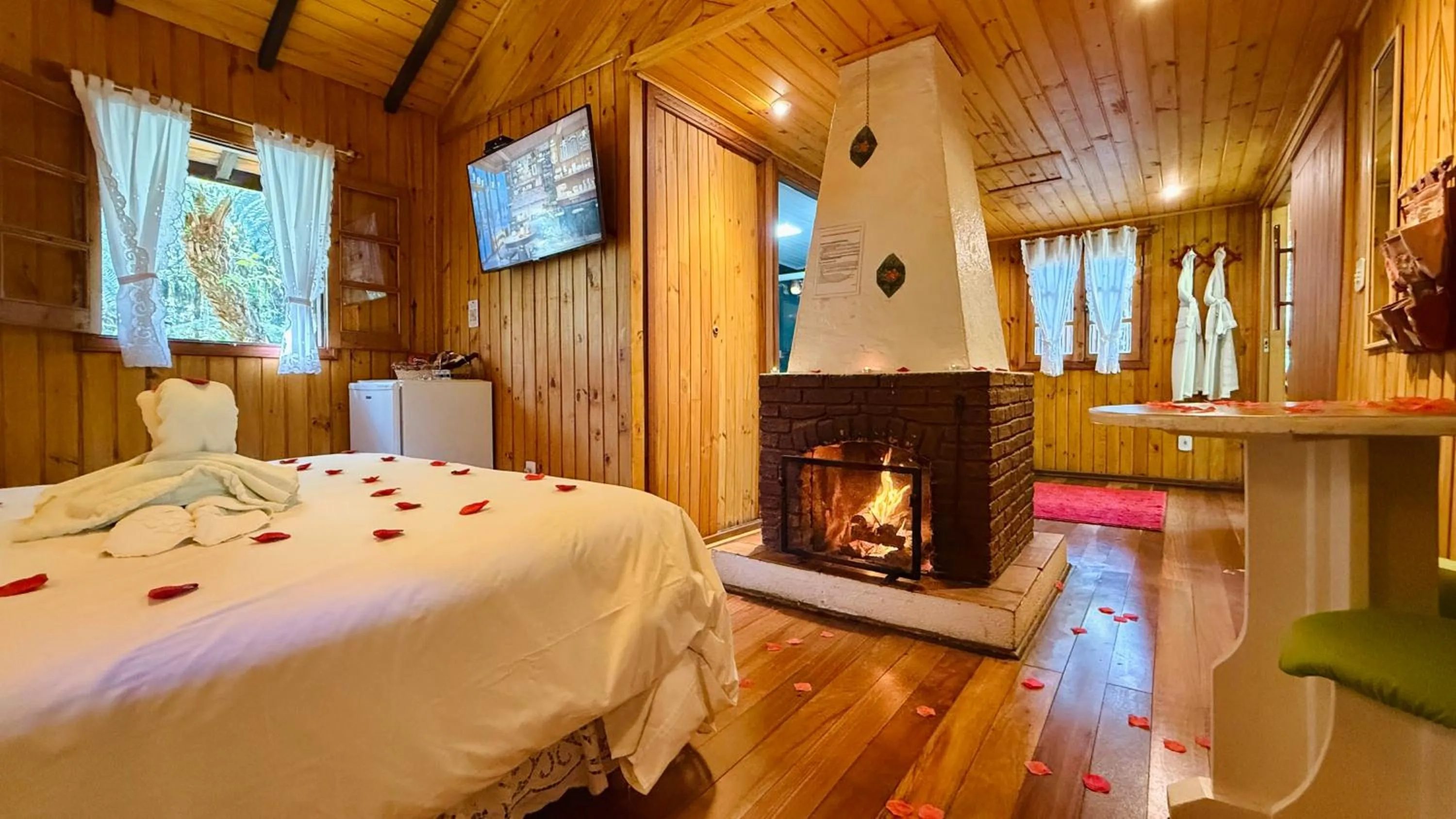 Photo of the whole room, Bed in Pousada Villa D'Amore