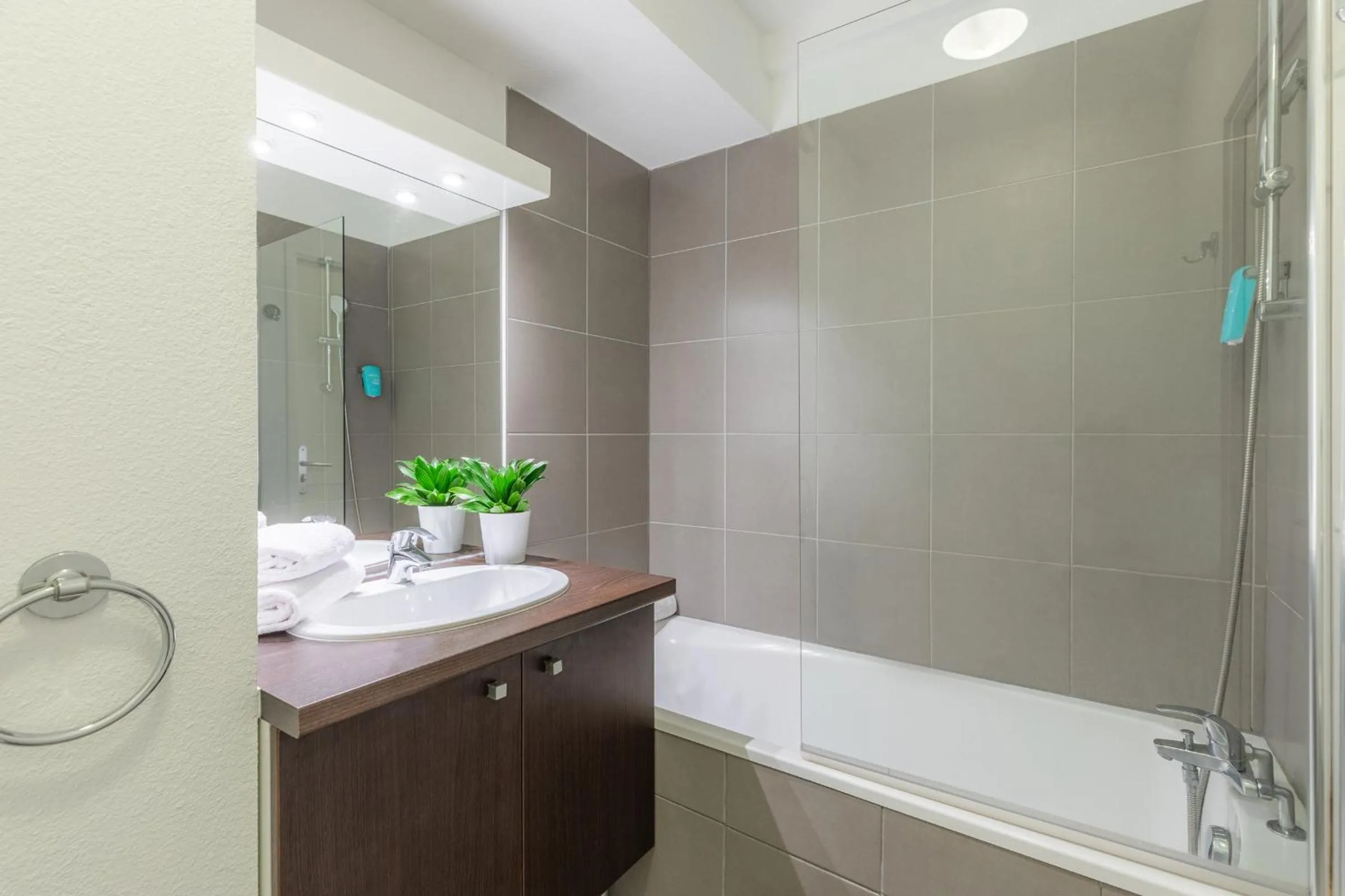 Bathroom in Appart'City Confort Toulouse Aéroport Cornebarrieu