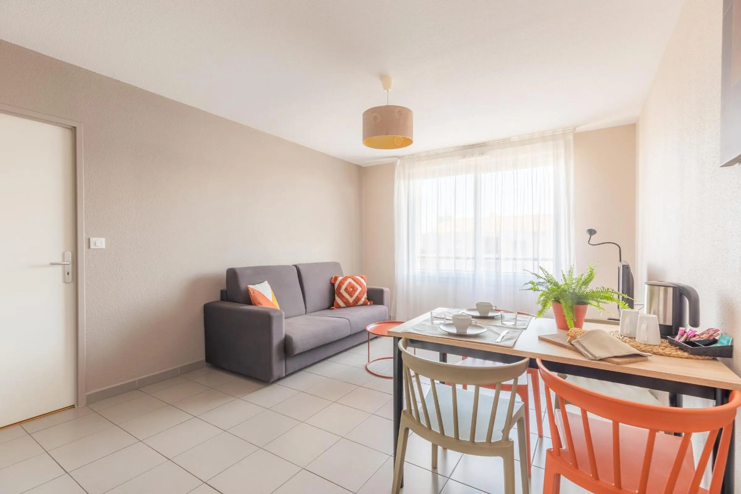 Living room in Appart'City Confort Toulouse Aéroport Cornebarrieu