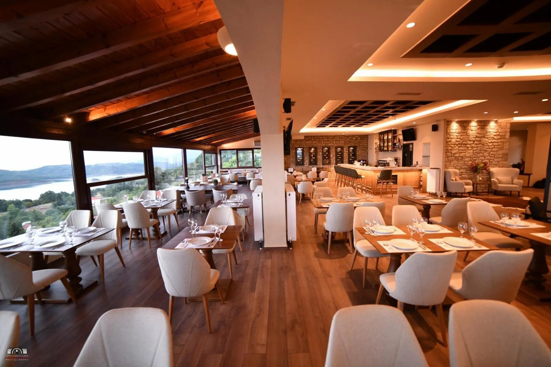 Restaurant/places to eat in Nevros Hotel Resort and Spa Limni Plastira