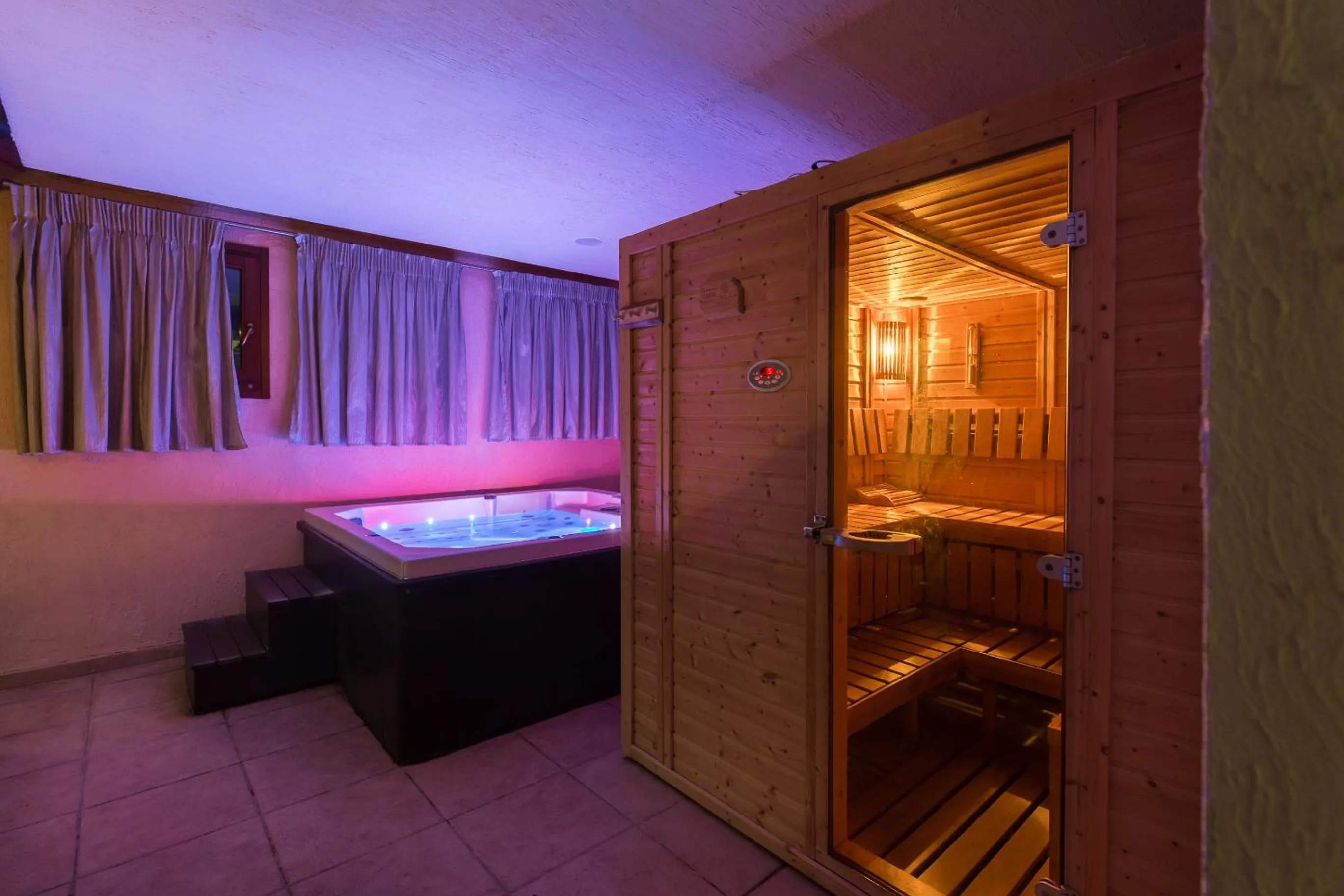 Hot Tub, Bed in Nevros Hotel Resort and Spa Limni Plastira