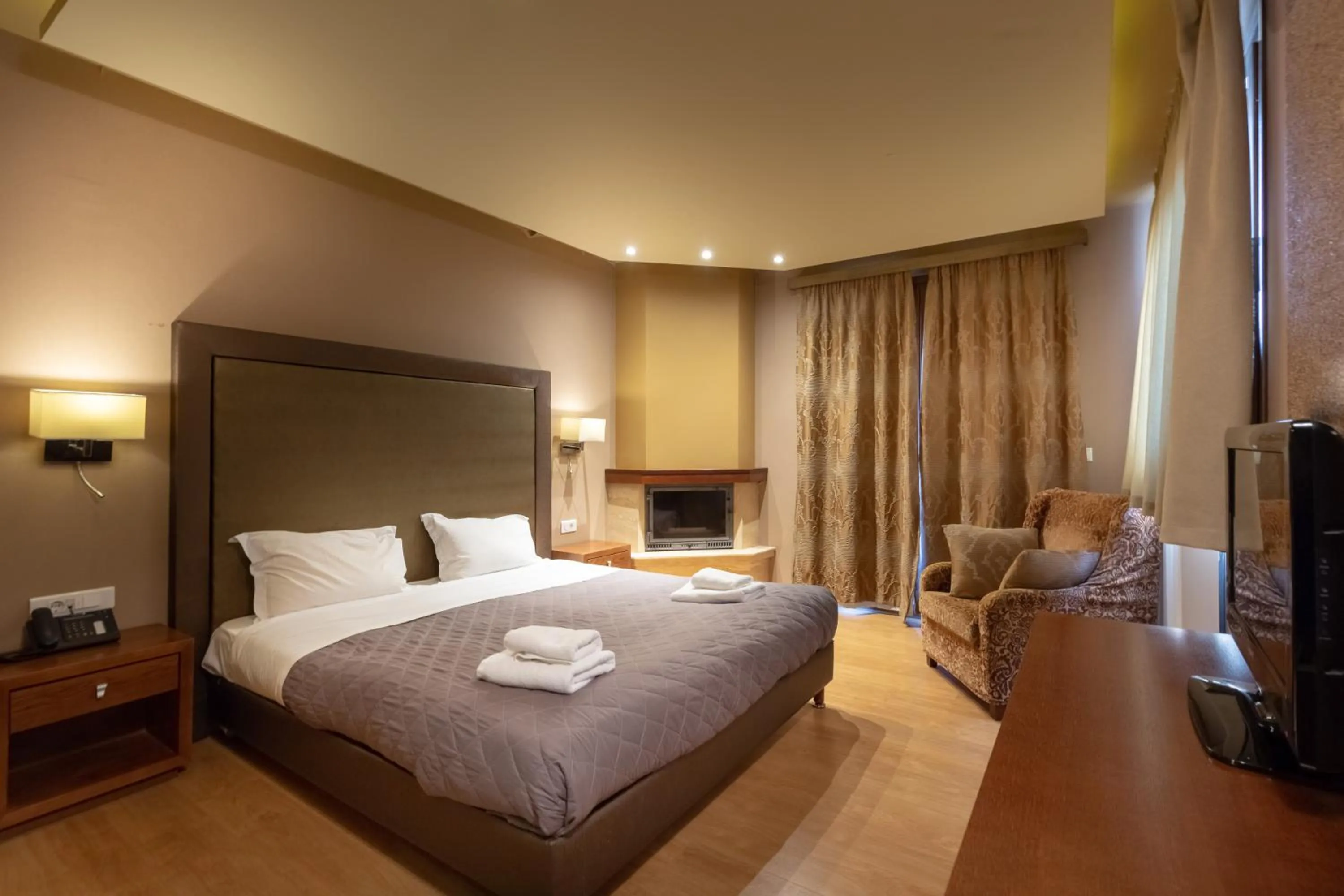 Bedroom, Bed in Nevros Hotel Resort and Spa Limni Plastira