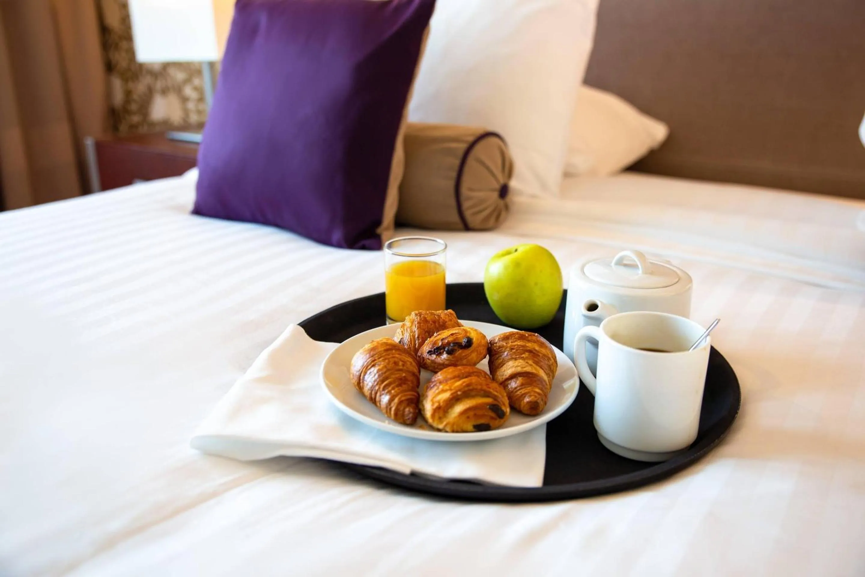 Breakfast, Bed in Clarion Paris CDG Airport