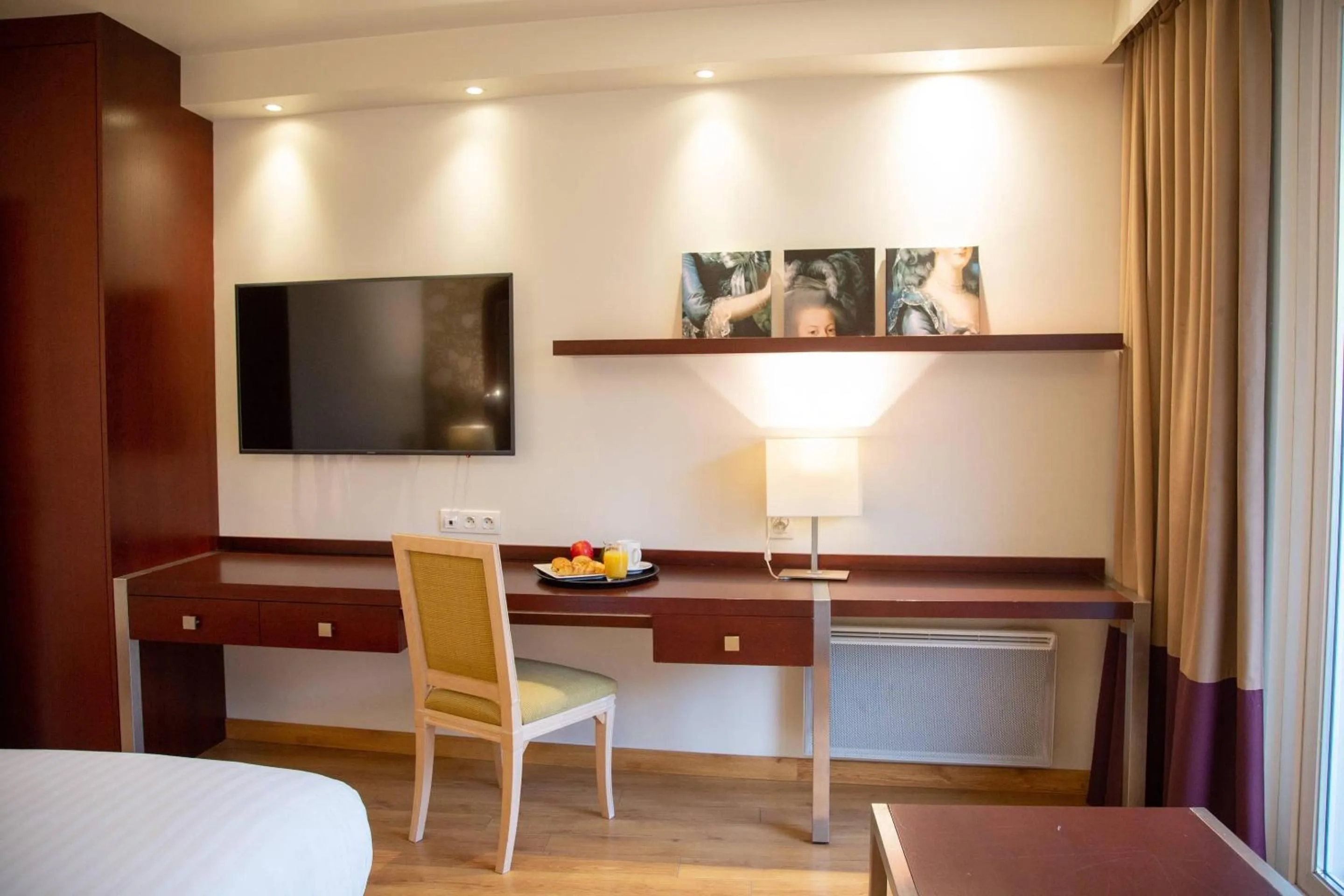 Bedroom in Clarion Paris CDG Airport