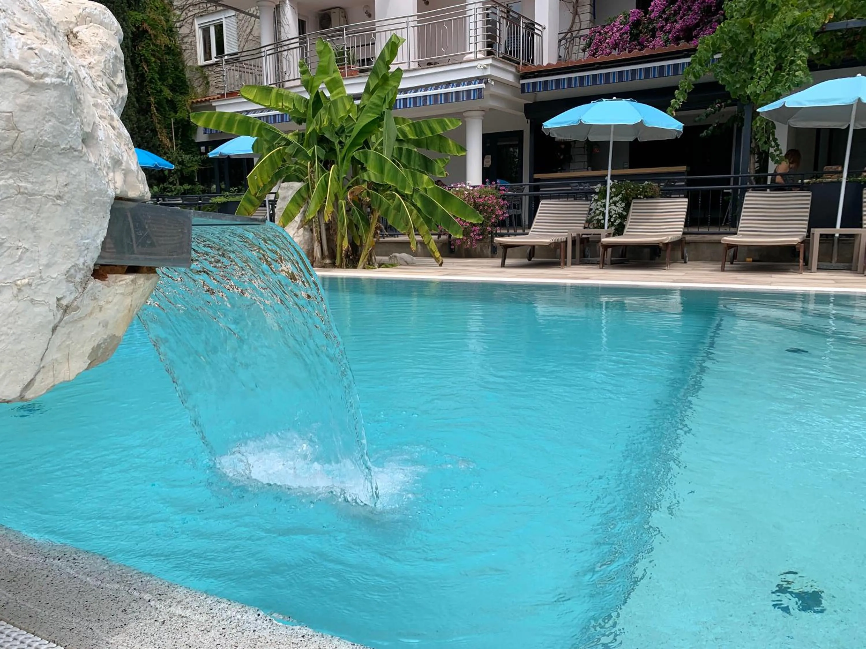 Swimming pool in Gargamelo Pension