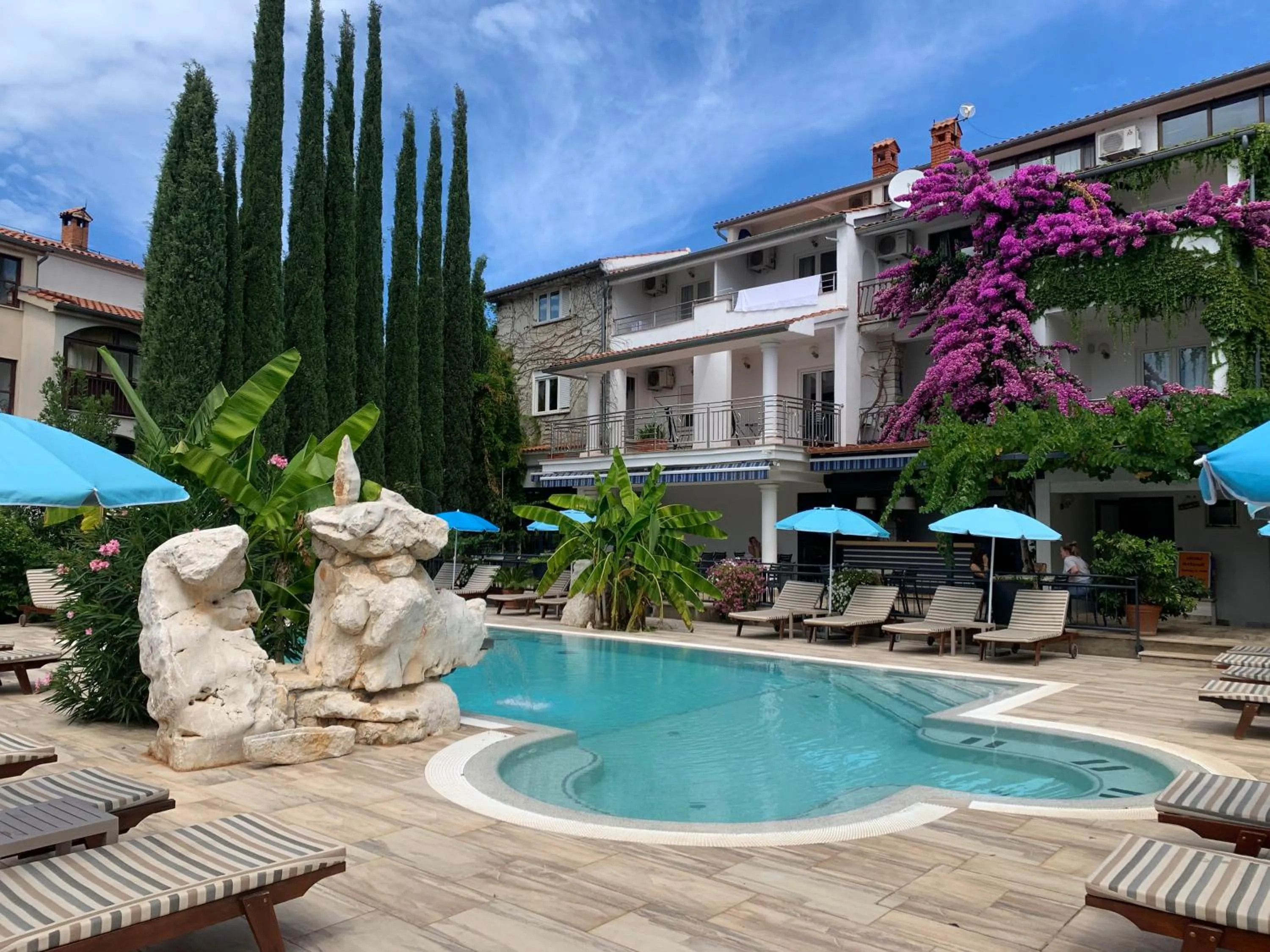 Property building in Gargamelo Pension