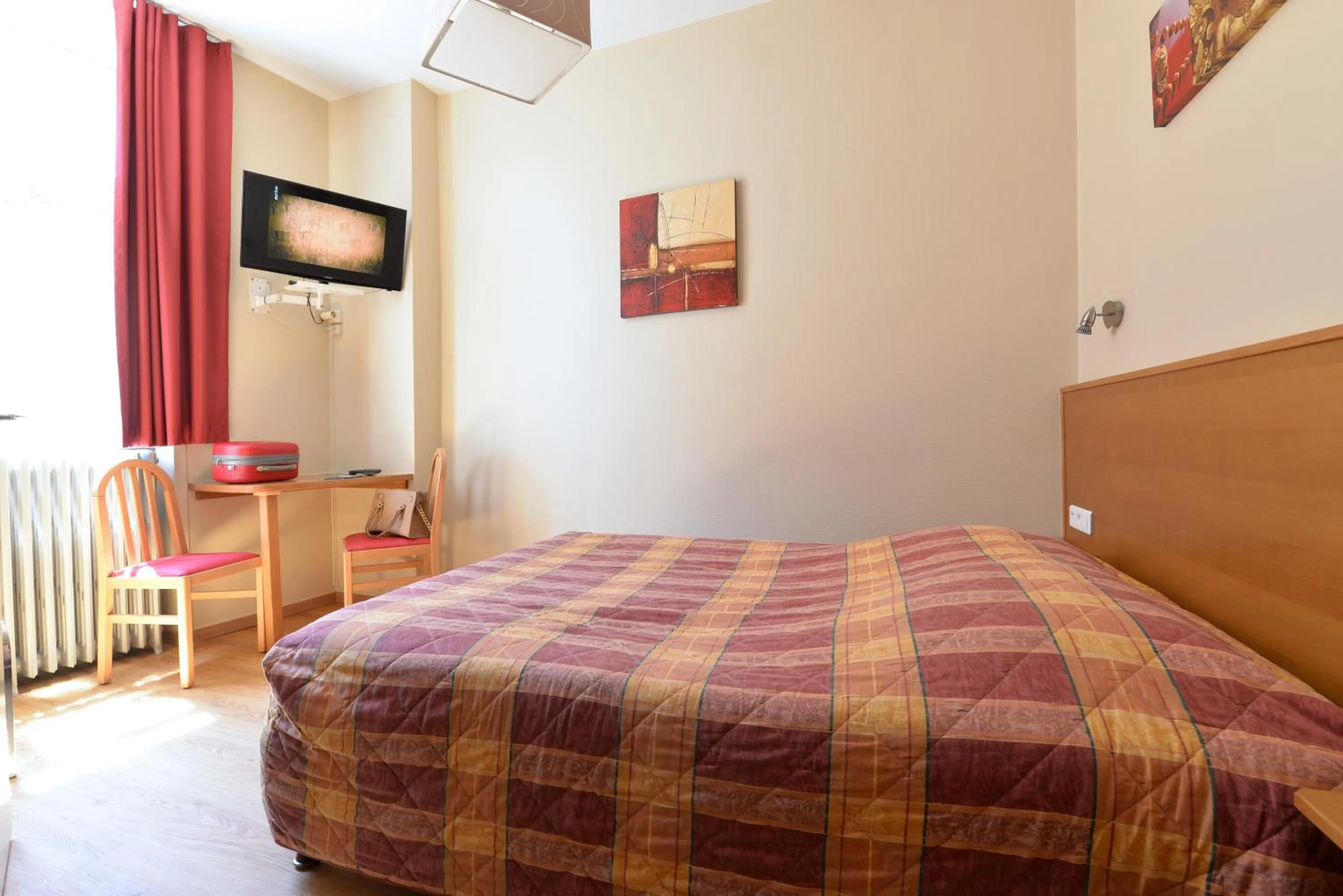 Bed in Hotel Restaurant Dontenville