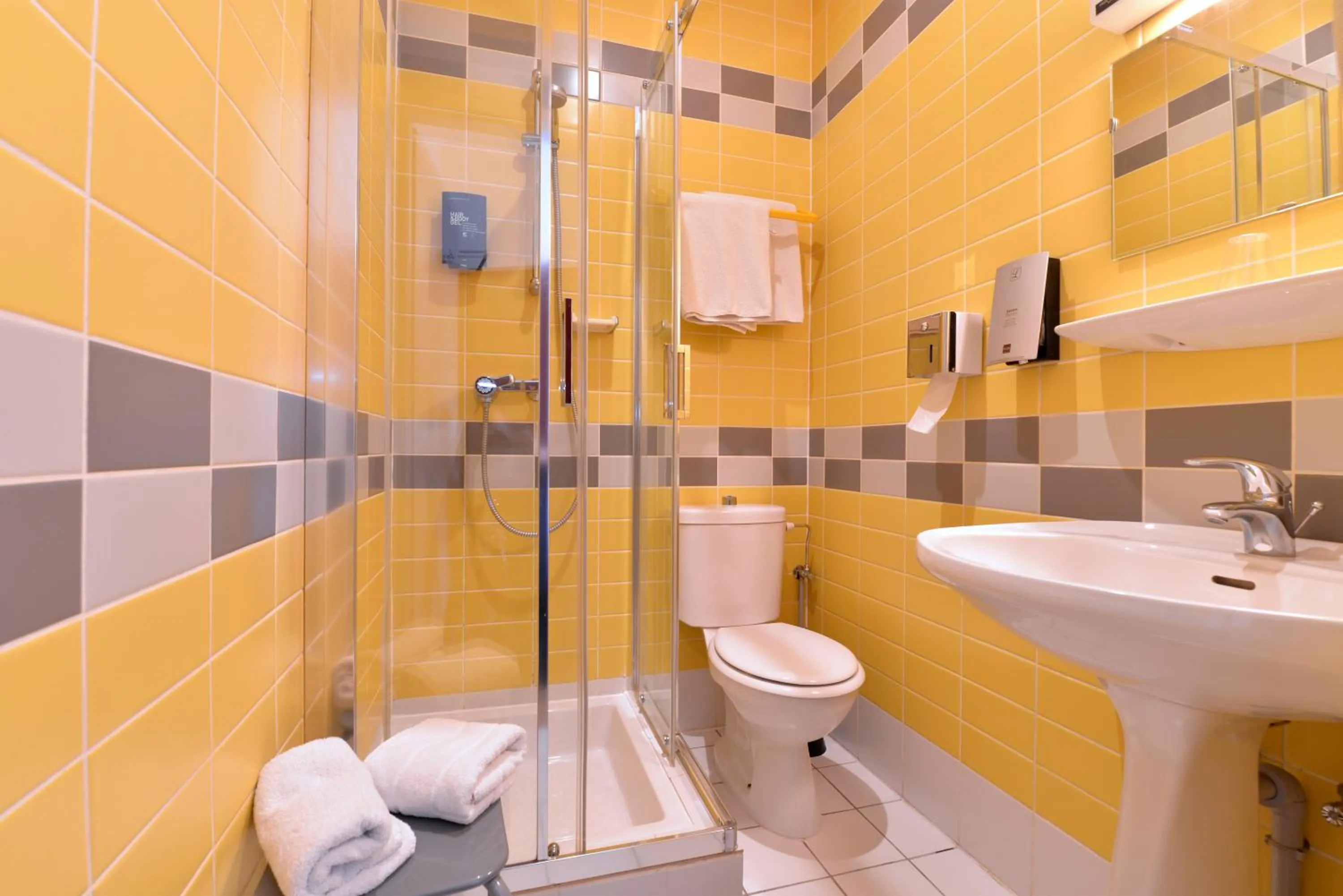 Shower in Hotel Restaurant Dontenville