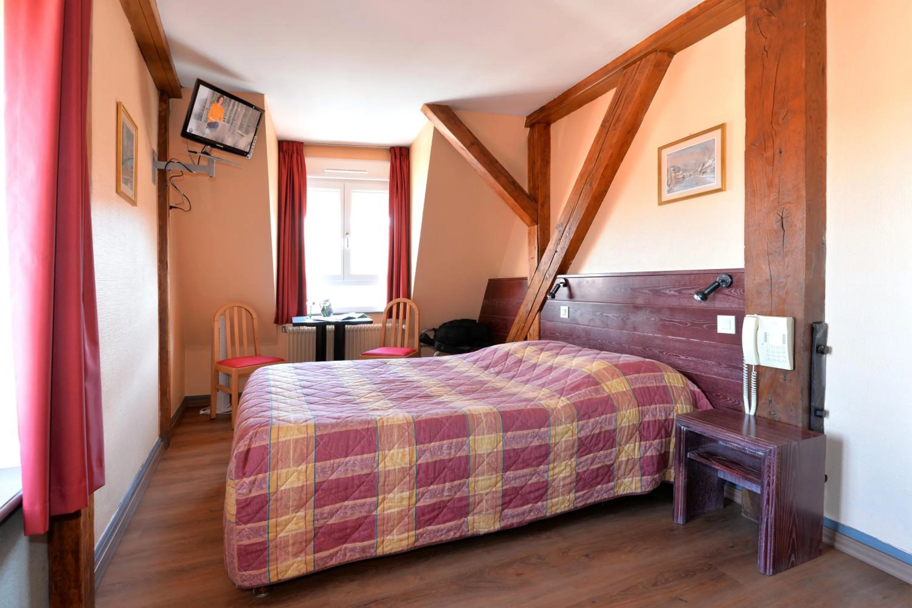 Photo of the whole room, Bed in Hotel Restaurant Dontenville