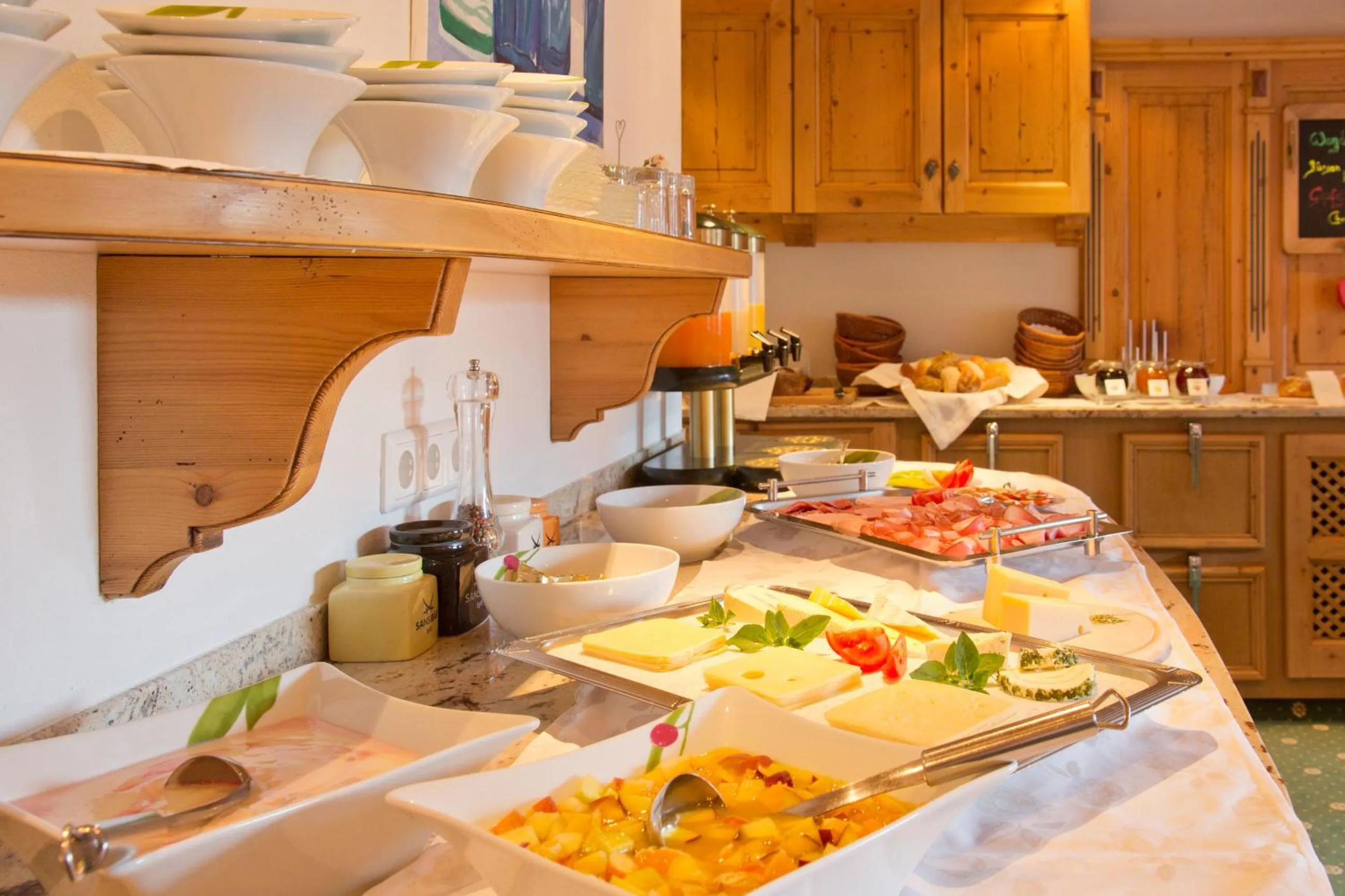 Buffet breakfast in Hotel Appartement Roggal