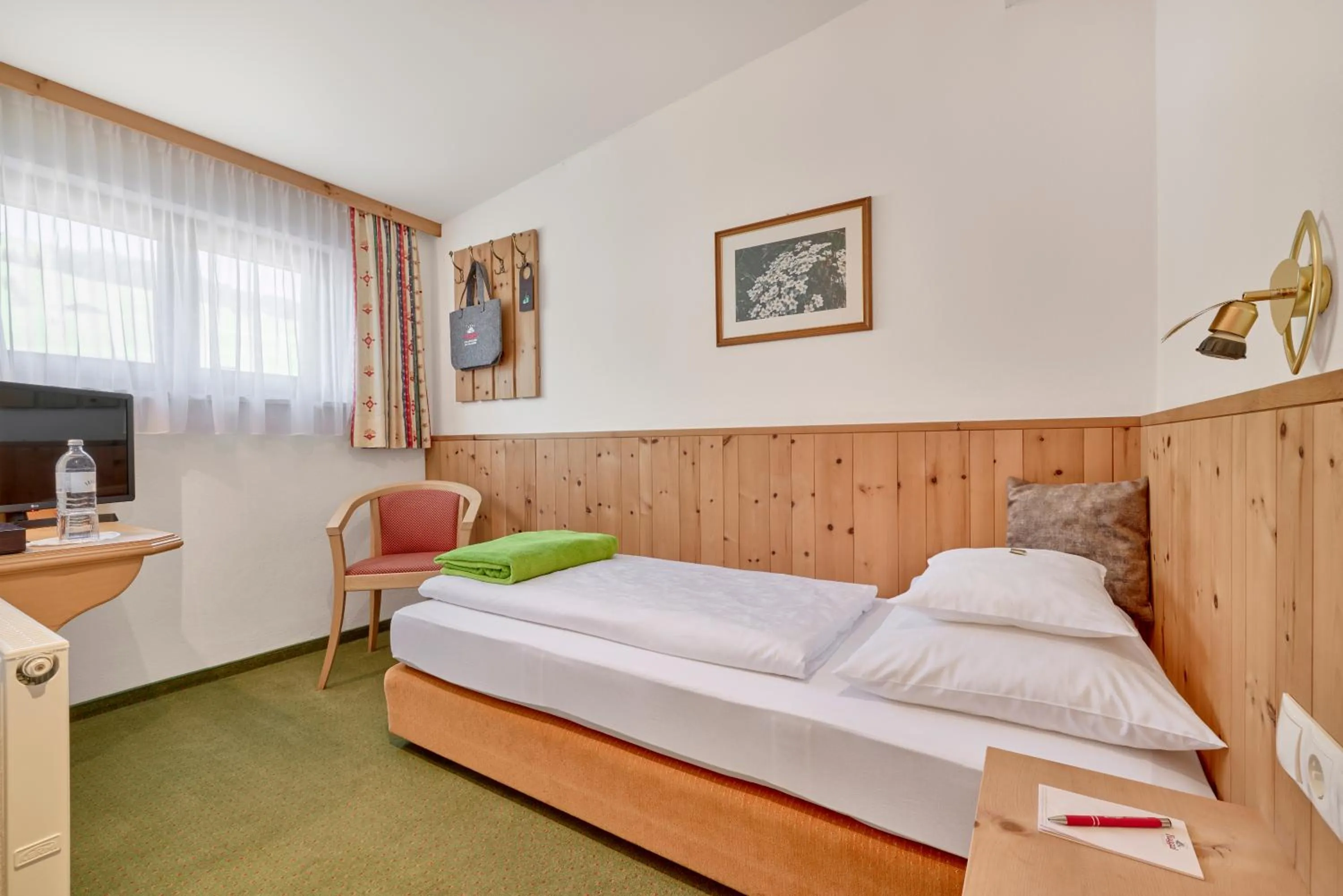 Bed in Hotel Appartement Roggal