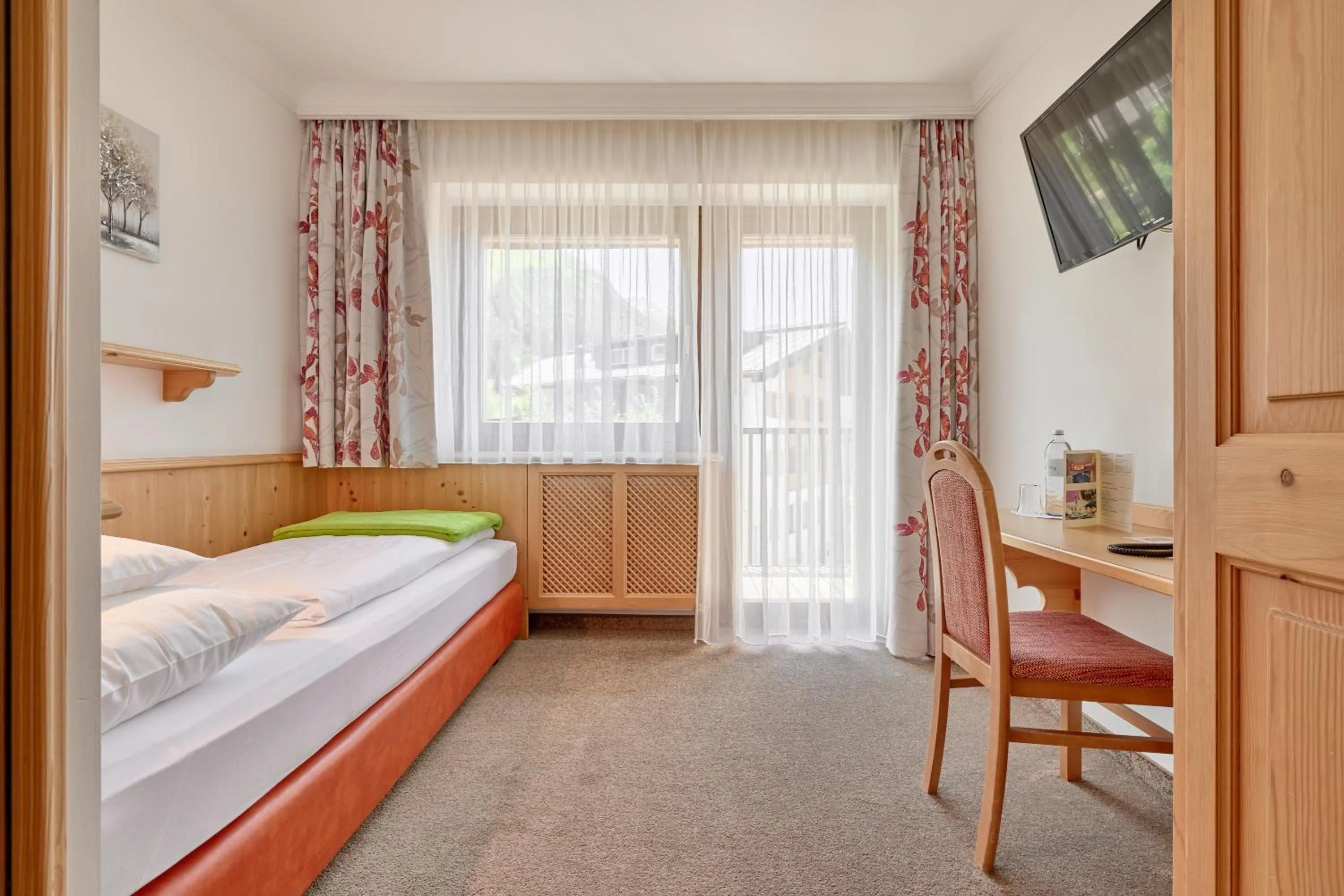 Bed in Hotel Appartement Roggal