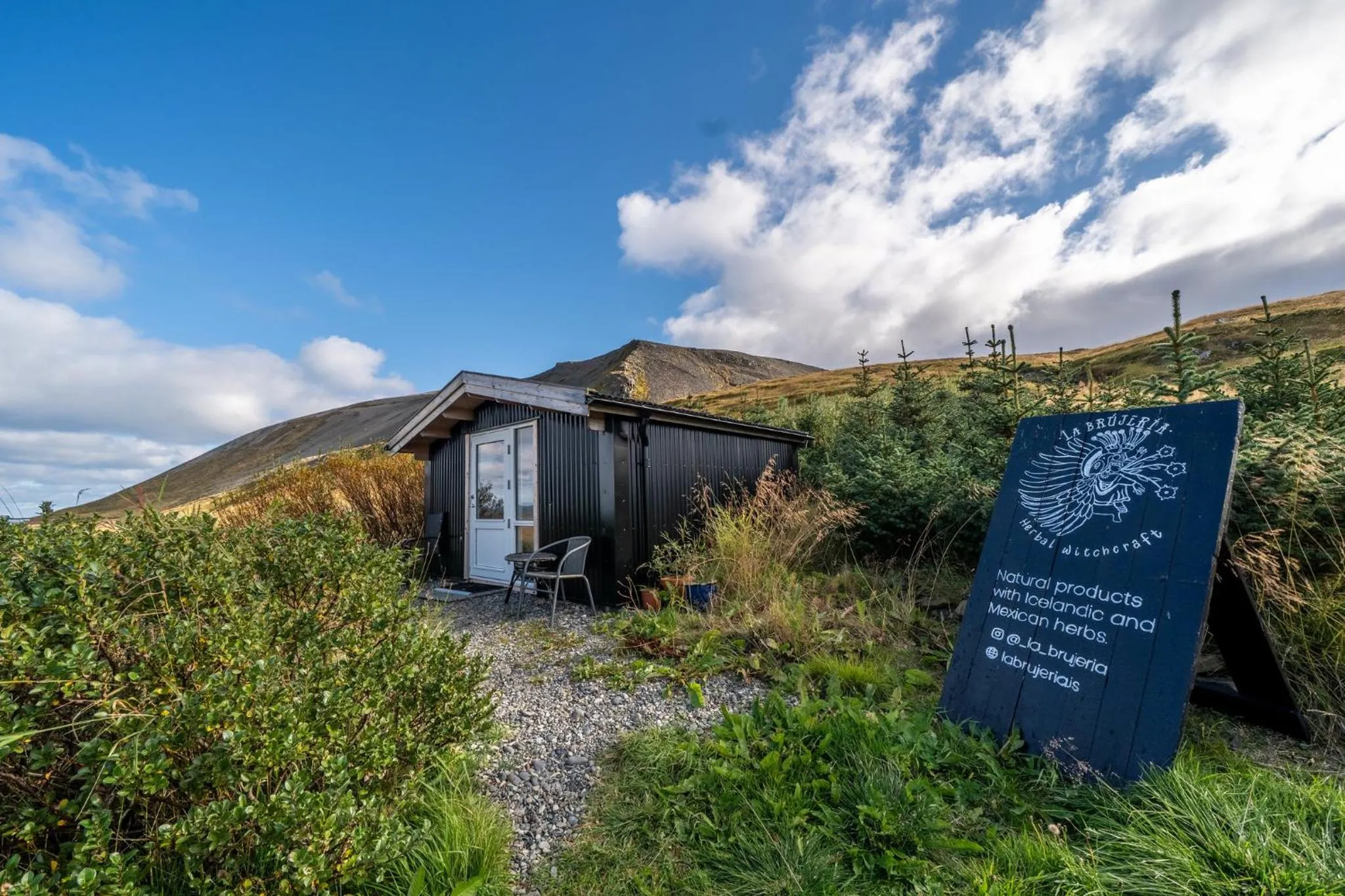 Property building in Dis Cottages